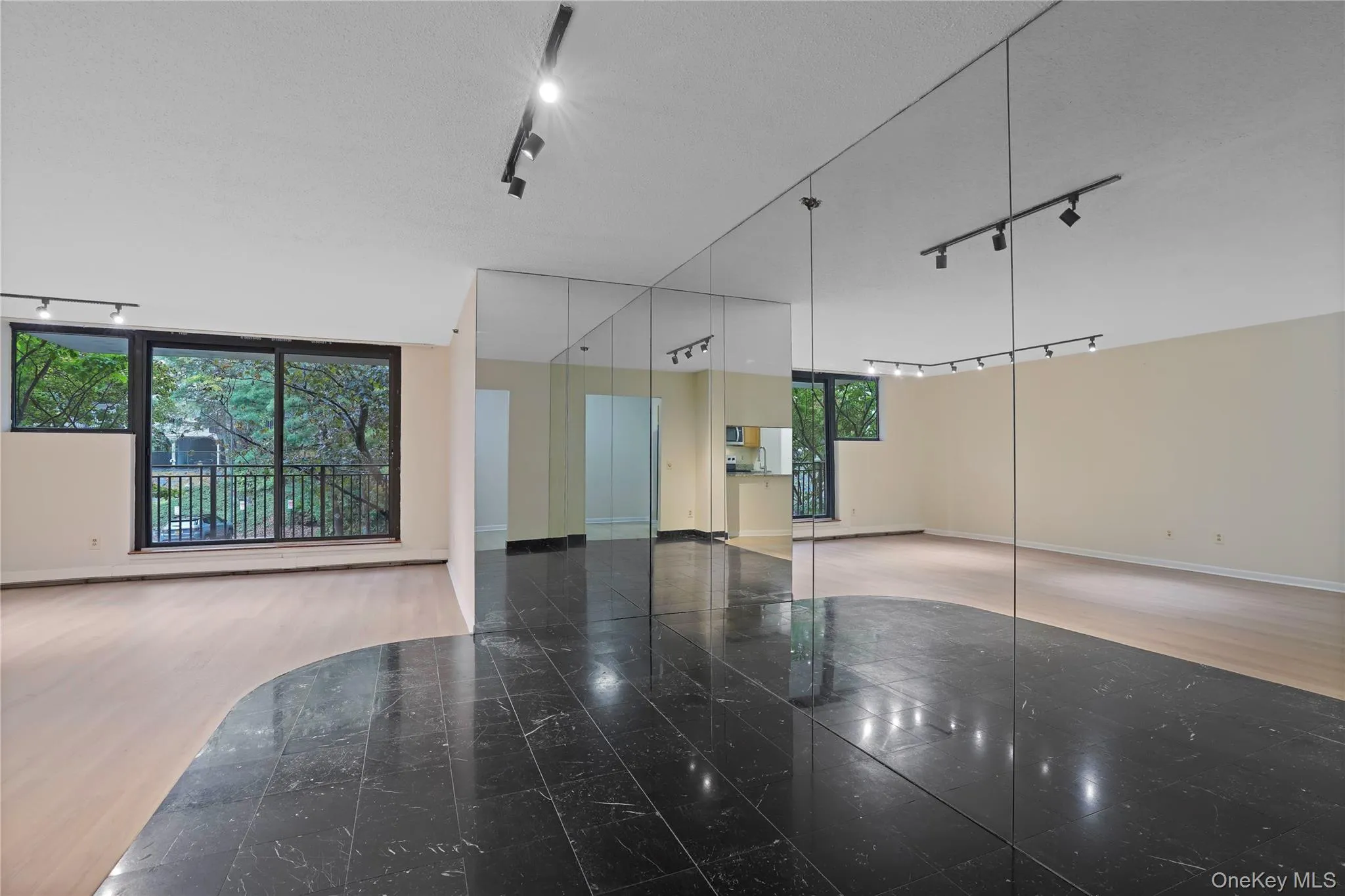 Open to Dining room. Open to Dining room.