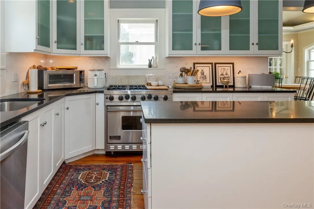 Viking Professional line gas stove. Viking Professional line gas stove.