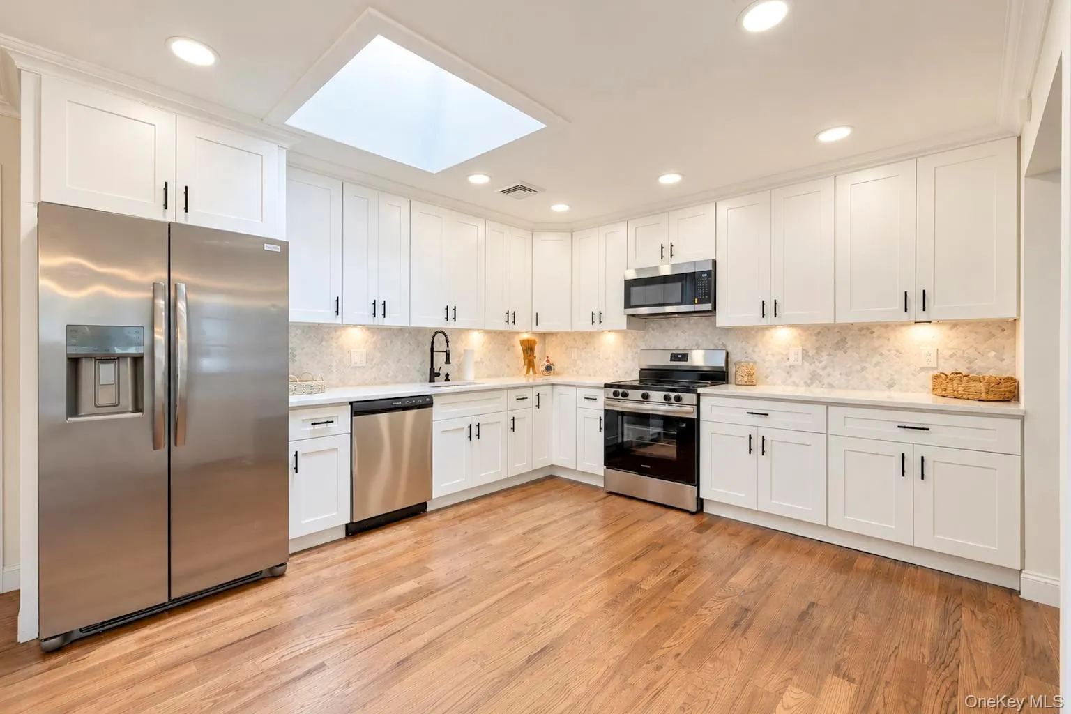 6 Loebel Street, Brookhaven, NY, 3 Bedrooms Bedrooms, 6 Rooms Rooms,2 BathroomsBathrooms,Residential,For Rent,Loebel,0,1062932 6 Loebel Street, Brookhaven, NY, 3 Bedrooms Bedrooms, 6 Rooms Rooms,2 BathroomsBathrooms,Residential,For Rent,Loebel,0,1062932