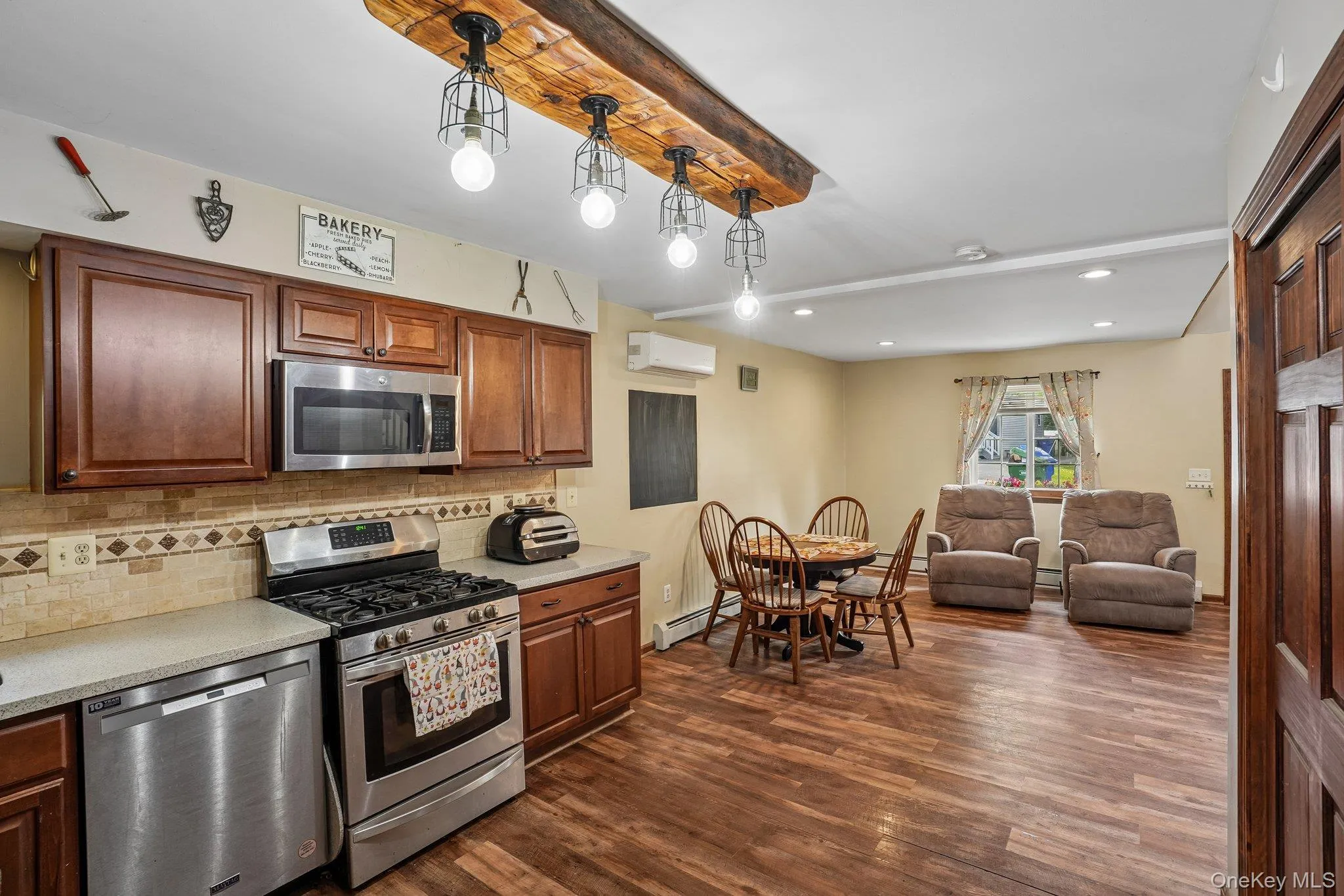 88 Golden Hill Avenue, Goshen, NY, 3 Bedrooms Bedrooms, 8 Rooms Rooms,2 BathroomsBathrooms,Residential,For Rent,Golden Hill,0,1062941 88 Golden Hill Avenue, Goshen, NY, 3 Bedrooms Bedrooms, 8 Rooms Rooms,2 BathroomsBathrooms,Residential,For Rent,Golden Hill,0,1062941