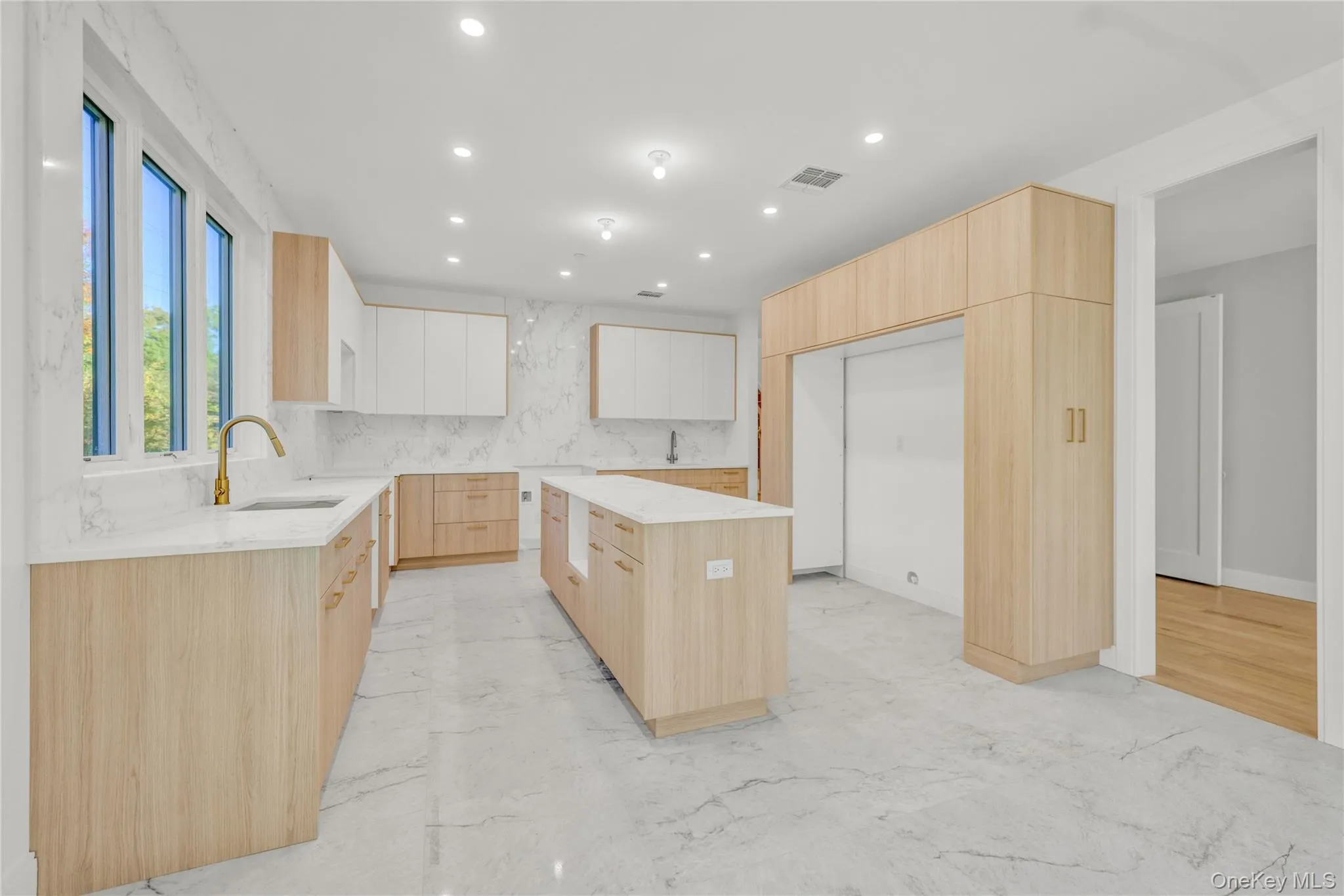 12 Sherman Drive, Ramapo, NY, 9 Bedrooms Bedrooms, 17 Rooms Rooms,6 BathroomsBathrooms,Residential,For Rent,Sherman,0,1062943 12 Sherman Drive, Ramapo, NY, 9 Bedrooms Bedrooms, 17 Rooms Rooms,6 BathroomsBathrooms,Residential,For Rent,Sherman,0,1062943