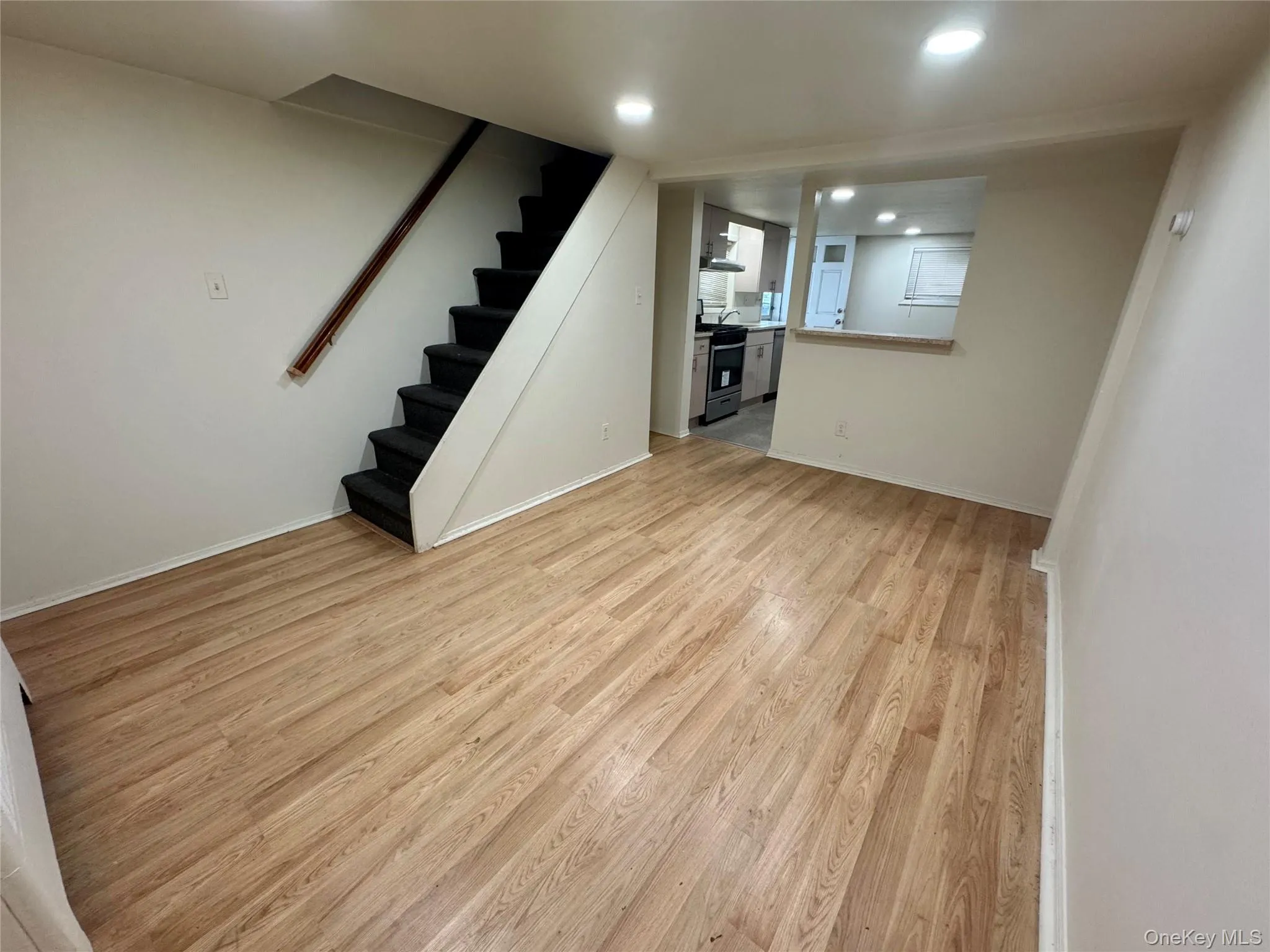 11 Lee Court, North Hempstead, NY, 2 Bedroom Bedrooms, 5 Room Rooms,1 BathroomBathrooms,Residential Lease,For Rent,Lee,0,1062988 11 Lee Court, North Hempstead, NY, 2 Bedroom Bedrooms, 5 Room Rooms,1 BathroomBathrooms,Residential Lease,For Rent,Lee,0,1062988