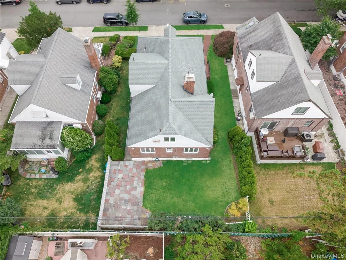 8026 217th Street, New York, NY, 5 Bedrooms Bedrooms, 12 Rooms Rooms,3 BathroomsBathrooms,Residential,For Rent,217th,0,1063001 8026 217th Street, New York, NY, 5 Bedrooms Bedrooms, 12 Rooms Rooms,3 BathroomsBathrooms,Residential,For Rent,217th,0,1063001