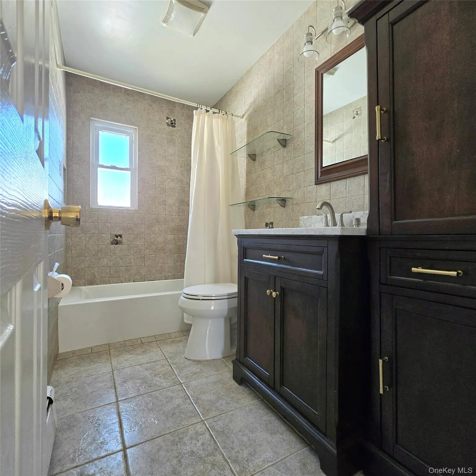 882 Leeds Court, Hempstead, NY, 3 Bedroom Bedrooms, 6 Room Rooms,1 BathroomBathrooms,Residential Lease,For Rent,Leeds,0,1063003 882 Leeds Court, Hempstead, NY, 3 Bedroom Bedrooms, 6 Room Rooms,1 BathroomBathrooms,Residential Lease,For Rent,Leeds,0,1063003