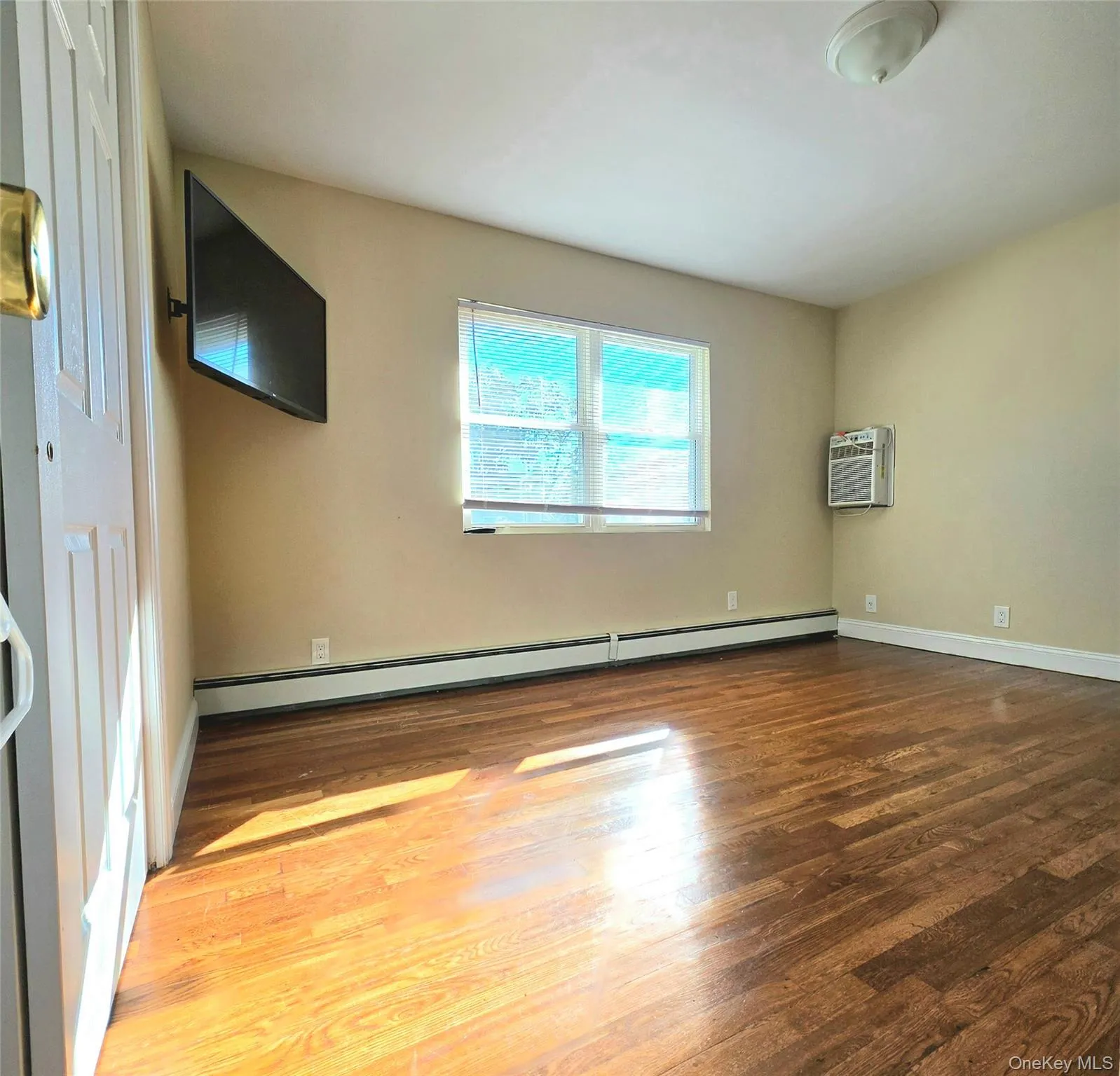 882 Leeds Court, Hempstead, NY, 3 Bedroom Bedrooms, 6 Room Rooms,1 BathroomBathrooms,Residential Lease,For Rent,Leeds,0,1063003 882 Leeds Court, Hempstead, NY, 3 Bedroom Bedrooms, 6 Room Rooms,1 BathroomBathrooms,Residential Lease,For Rent,Leeds,0,1063003