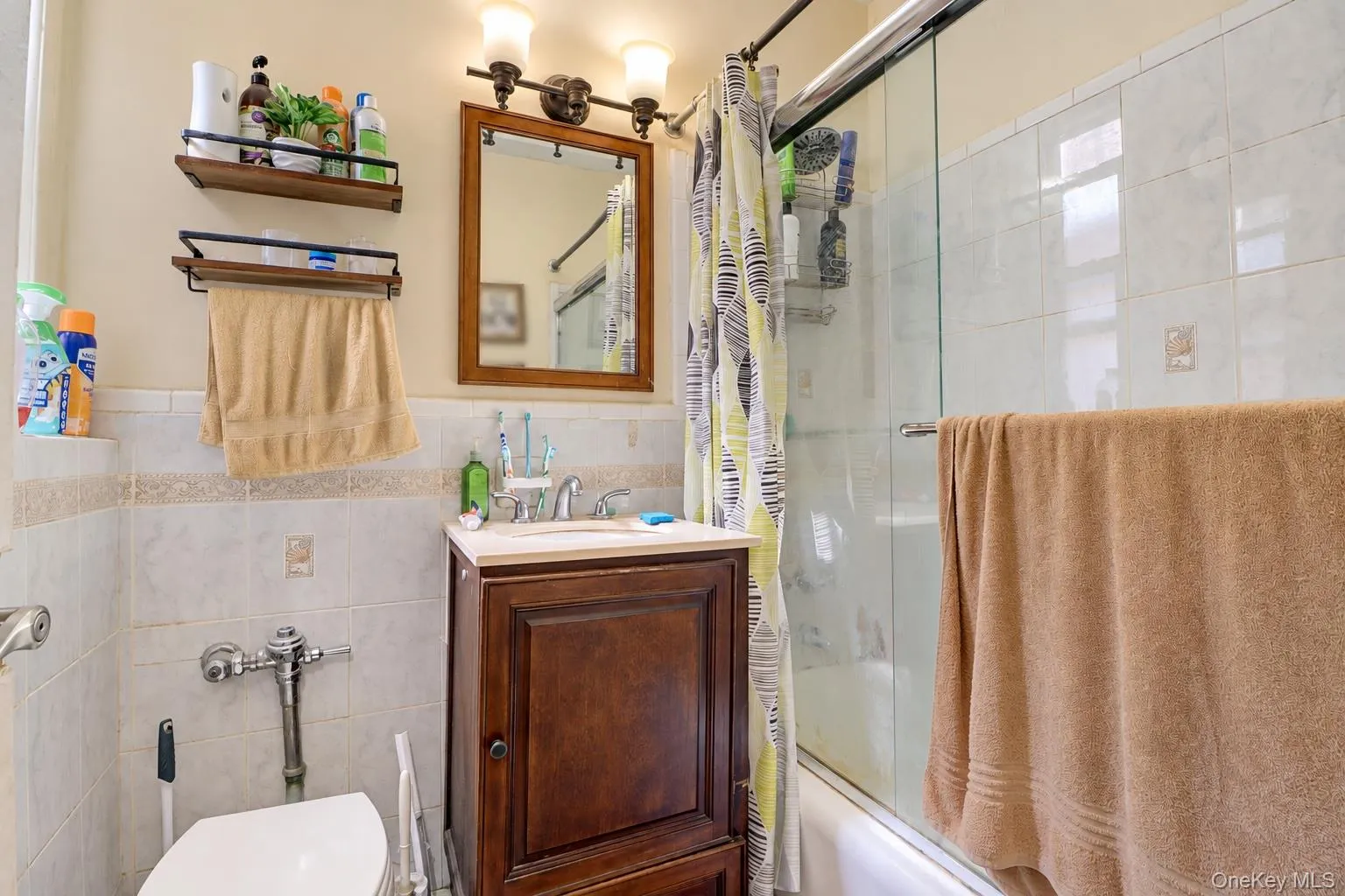 2191 Bolton Street, New York, NY, 2 Bedrooms Bedrooms, 6 Rooms Rooms,2 BathroomsBathrooms,Residential,For Rent,Bolton,0,1063014 2191 Bolton Street, New York, NY, 2 Bedrooms Bedrooms, 6 Rooms Rooms,2 BathroomsBathrooms,Residential,For Rent,Bolton,0,1063014