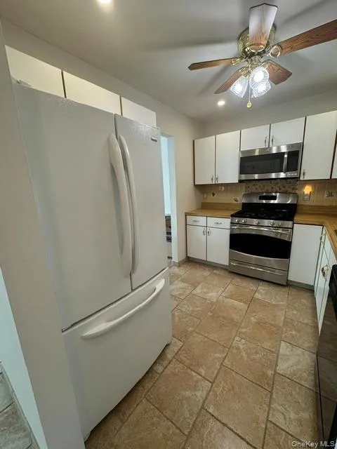 21 Sandy Hill Road, Smithtown, NY, 2 Bedroom Bedrooms, 5 Room Rooms,2 BathroomBathrooms,Residential Lease,For Rent,Sandy Hill Road,0,1063016 21 Sandy Hill Road, Smithtown, NY, 2 Bedroom Bedrooms, 5 Room Rooms,2 BathroomBathrooms,Residential Lease,For Rent,Sandy Hill Road,0,1063016