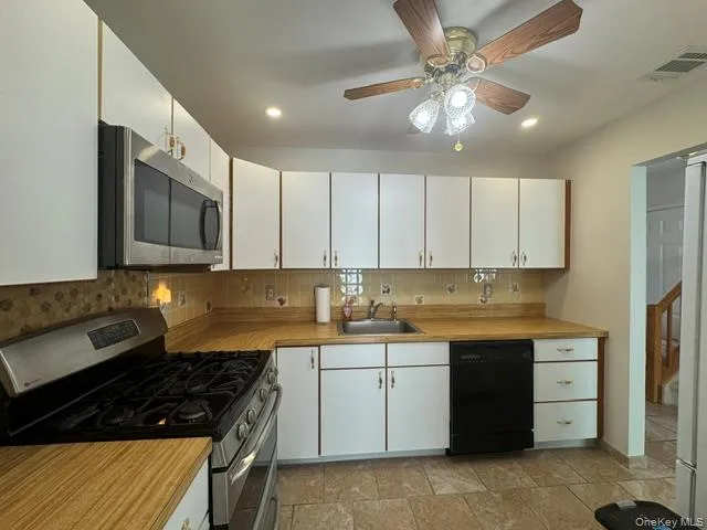 21 Sandy Hill Road, Smithtown, NY, 2 Bedroom Bedrooms, 5 Room Rooms,2 BathroomBathrooms,Residential Lease,For Rent,Sandy Hill Road,0,1063016 21 Sandy Hill Road, Smithtown, NY, 2 Bedroom Bedrooms, 5 Room Rooms,2 BathroomBathrooms,Residential Lease,For Rent,Sandy Hill Road,0,1063016
