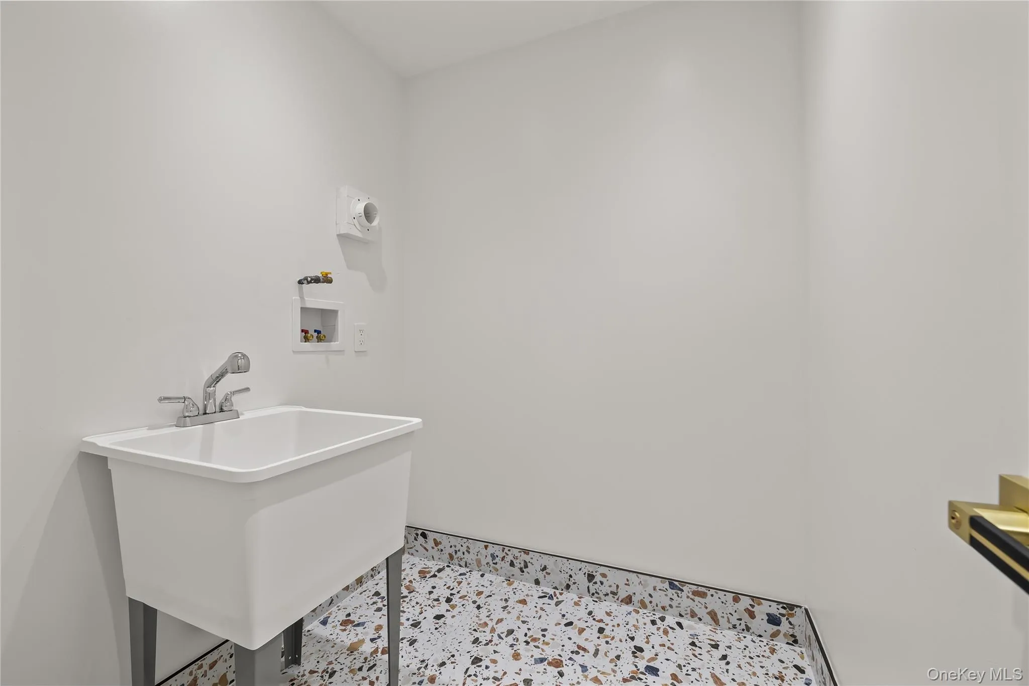 36 Montclair Avenue, Ramapo, NY, 4 Bedrooms Bedrooms, 12 Rooms Rooms,2 BathroomsBathrooms,Residential,For Rent,Montclair,0,1063026 36 Montclair Avenue, Ramapo, NY, 4 Bedrooms Bedrooms, 12 Rooms Rooms,2 BathroomsBathrooms,Residential,For Rent,Montclair,0,1063026