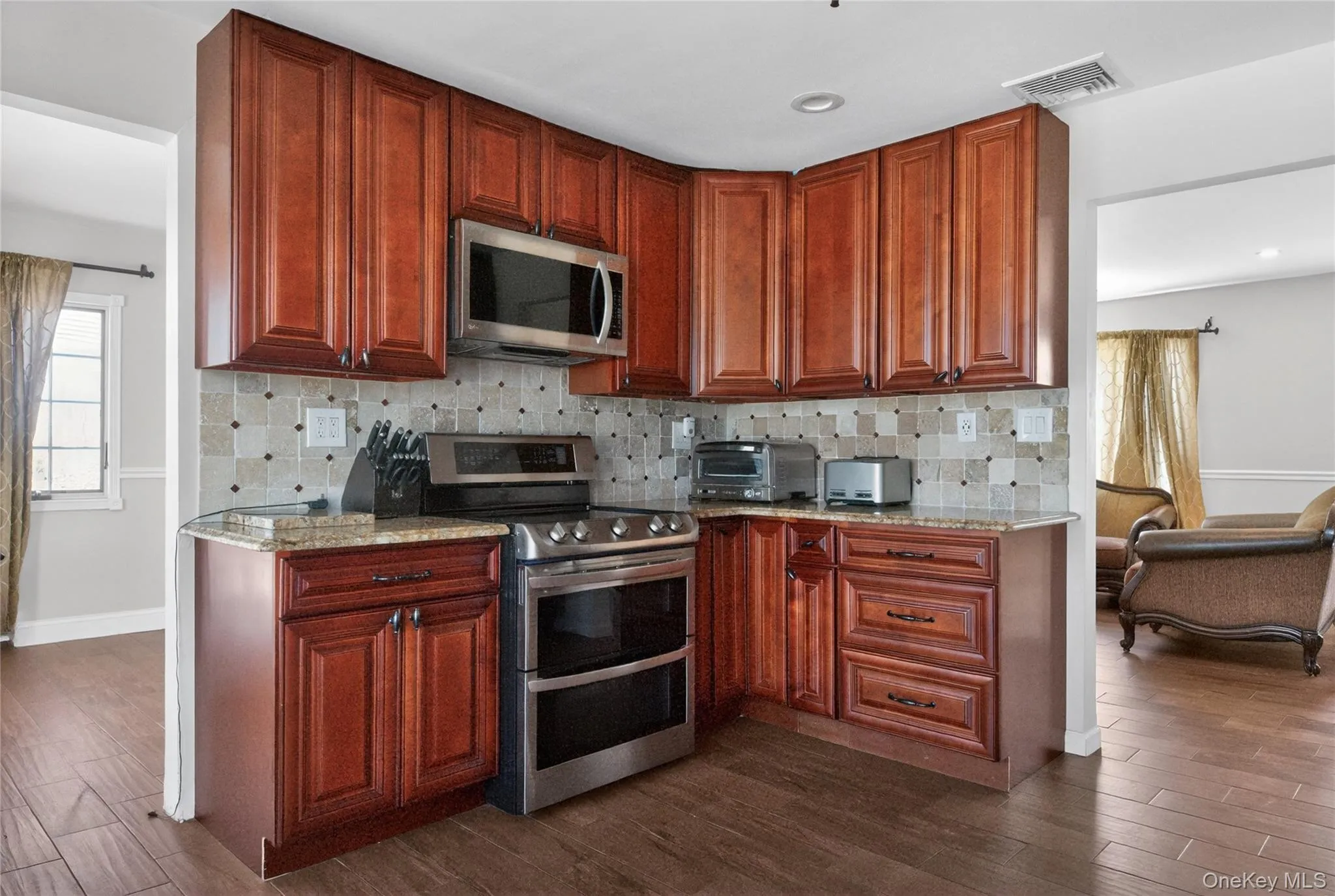 101 Jetmore Place, Oyster Bay, NY, 4 Bedrooms Bedrooms, 8 Rooms Rooms,2 BathroomsBathrooms,Residential,For Rent,Jetmore,0,1063038 101 Jetmore Place, Oyster Bay, NY, 4 Bedrooms Bedrooms, 8 Rooms Rooms,2 BathroomsBathrooms,Residential,For Rent,Jetmore,0,1063038