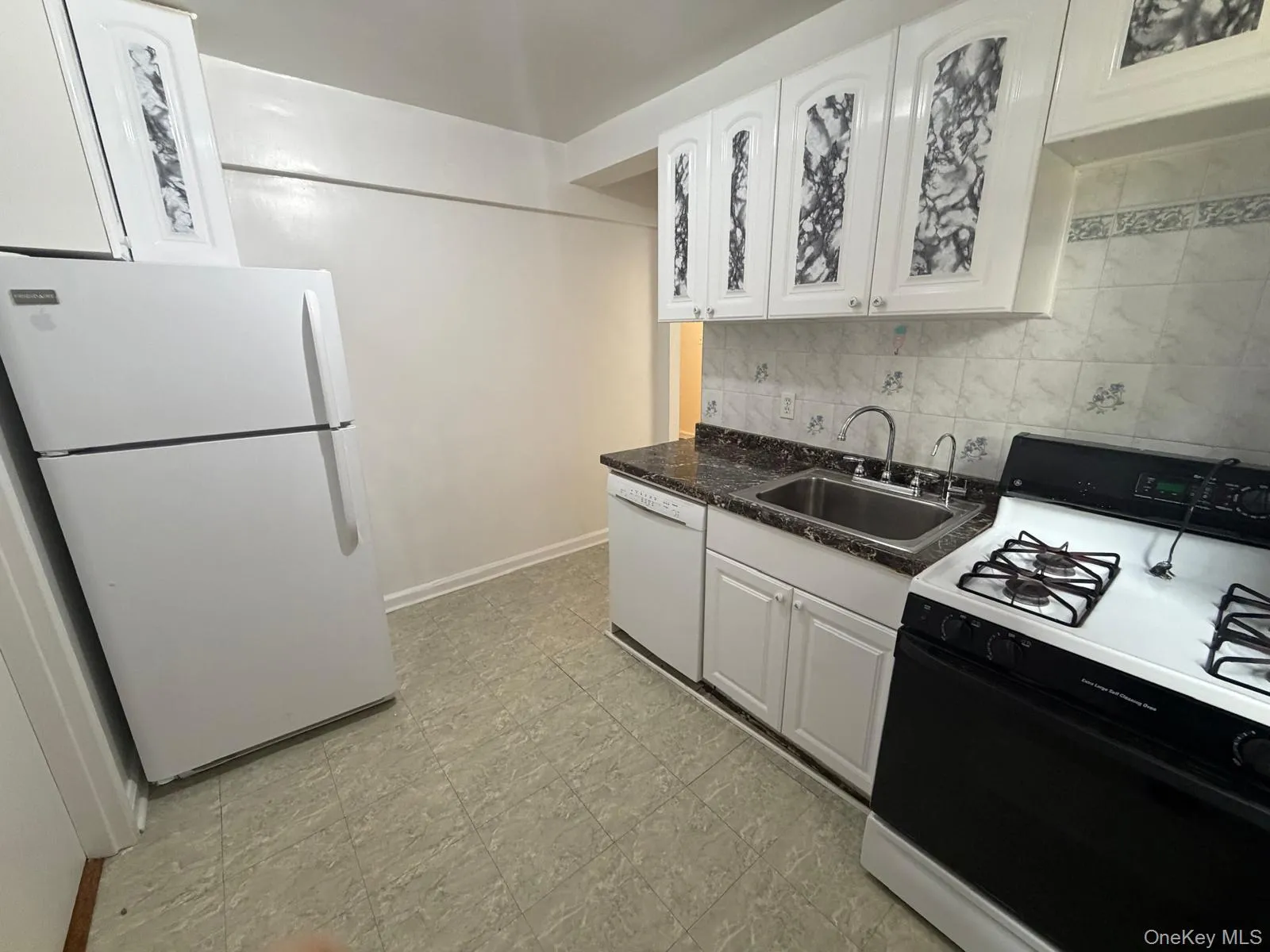 62-59 108 108 Street, New York, NY, 2 Bedroom Bedrooms, 4 Room Rooms,1 BathroomBathrooms,Residential Lease,For Rent,108,0,1063039 62-59 108 108 Street, New York, NY, 2 Bedroom Bedrooms, 4 Room Rooms,1 BathroomBathrooms,Residential Lease,For Rent,108,0,1063039