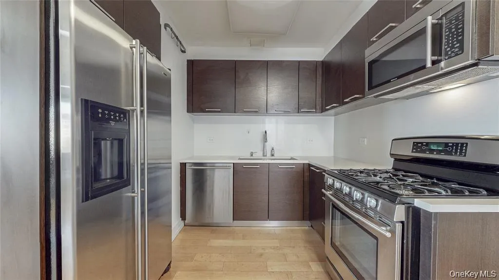 64-05 Yellowstone Boulevard, New York, NY, 1 Bedroom Bedrooms, 3 Room Rooms,1 BathroomBathrooms,Residential Lease,For Rent,Yellowstone,0,1063066 64-05 Yellowstone Boulevard, New York, NY, 1 Bedroom Bedrooms, 3 Room Rooms,1 BathroomBathrooms,Residential Lease,For Rent,Yellowstone,0,1063066
