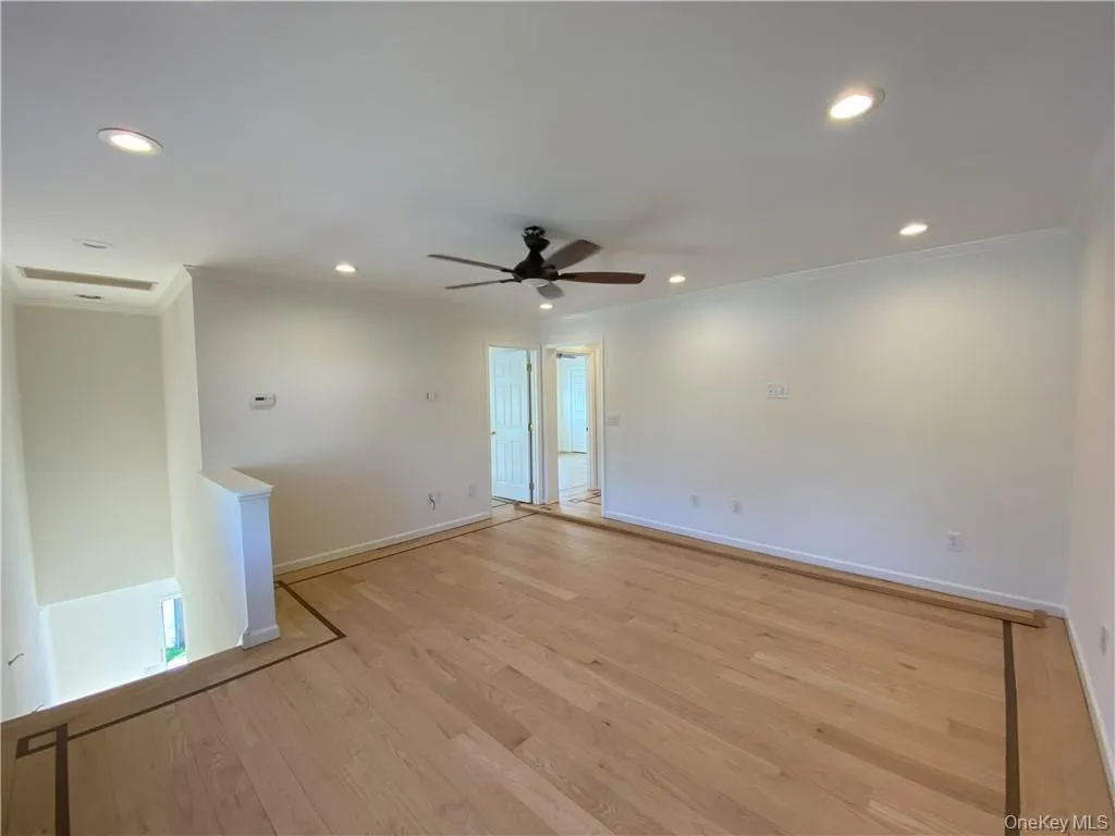 Unfurnished room featuring light hardwood / wood-style floors, crown molding, and ceiling fan Unfurnished room featuring light hardwood / wood-style floors, crown molding, and ceiling fan