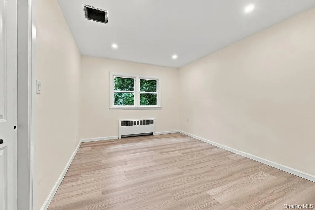 84 Middle Neck Road, North Hempstead, NY, 4 Bedrooms Bedrooms, 9 Rooms Rooms,2 BathroomsBathrooms,Residential Lease,For Rent,Middle Neck Road,0,1063076 84 Middle Neck Road, North Hempstead, NY, 4 Bedrooms Bedrooms, 9 Rooms Rooms,2 BathroomsBathrooms,Residential Lease,For Rent,Middle Neck Road,0,1063076