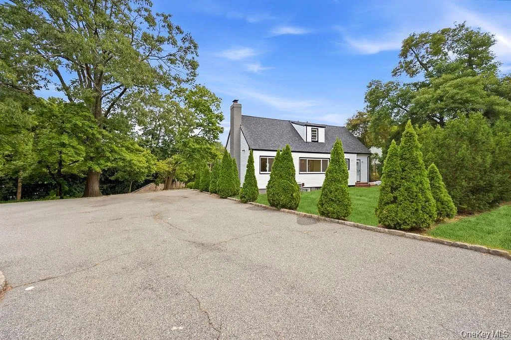 84 Middle Neck Road, North Hempstead, NY, 4 Bedrooms Bedrooms, 9 Rooms Rooms,2 BathroomsBathrooms,Residential Lease,For Rent,Middle Neck Road,0,1063076 84 Middle Neck Road, North Hempstead, NY, 4 Bedrooms Bedrooms, 9 Rooms Rooms,2 BathroomsBathrooms,Residential Lease,For Rent,Middle Neck Road,0,1063076