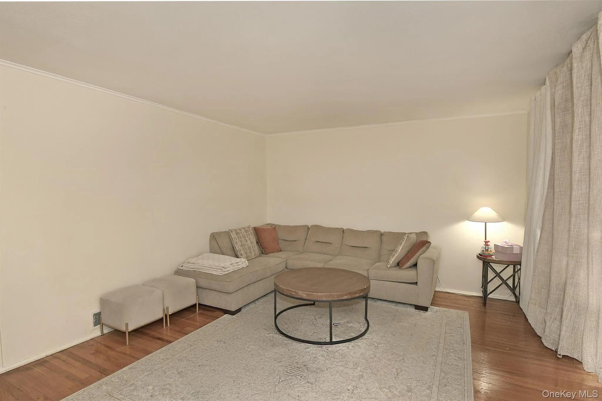 31 Cherry Lane, Oyster Bay, NY, 3 Bedrooms Bedrooms, 5 Rooms Rooms,2 BathroomsBathrooms,Residential,For Rent,Cherry,0,1063085 31 Cherry Lane, Oyster Bay, NY, 3 Bedrooms Bedrooms, 5 Rooms Rooms,2 BathroomsBathrooms,Residential,For Rent,Cherry,0,1063085