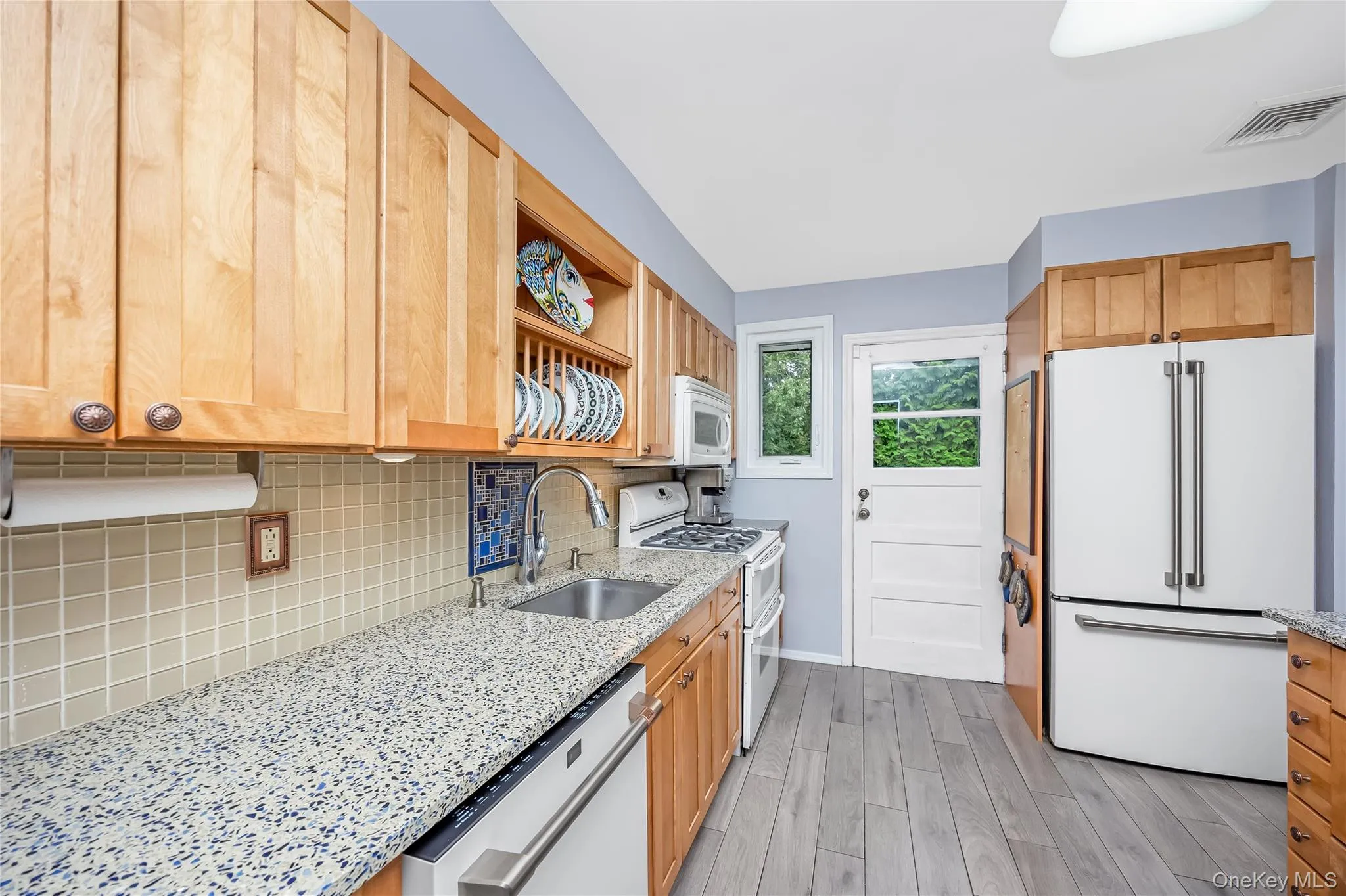 19 Leonard Road, Oyster Bay, NY, 4 Bedrooms Bedrooms, 7 Rooms Rooms,2 BathroomsBathrooms,Residential,For Rent,Leonard,0,1063097 19 Leonard Road, Oyster Bay, NY, 4 Bedrooms Bedrooms, 7 Rooms Rooms,2 BathroomsBathrooms,Residential,For Rent,Leonard,0,1063097