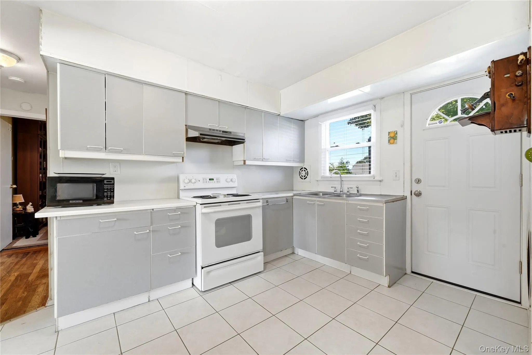 217 Rutherford Avenue, Oyster Bay, NY, 4 Bedrooms Bedrooms, 7 Rooms Rooms,2 BathroomsBathrooms,Residential,For Rent,Rutherford,0,1063099 217 Rutherford Avenue, Oyster Bay, NY, 4 Bedrooms Bedrooms, 7 Rooms Rooms,2 BathroomsBathrooms,Residential,For Rent,Rutherford,0,1063099
