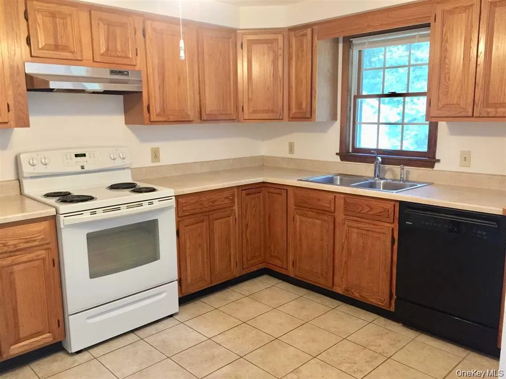 32 VAN KLEECK Avenue, Beacon, NY, 3 Bedroom Bedrooms, 9 Room Rooms,2 BathroomBathrooms,Residential Lease,For Rent,VAN KLEECK,0,1063103 32 VAN KLEECK Avenue, Beacon, NY, 3 Bedroom Bedrooms, 9 Room Rooms,2 BathroomBathrooms,Residential Lease,For Rent,VAN KLEECK,0,1063103