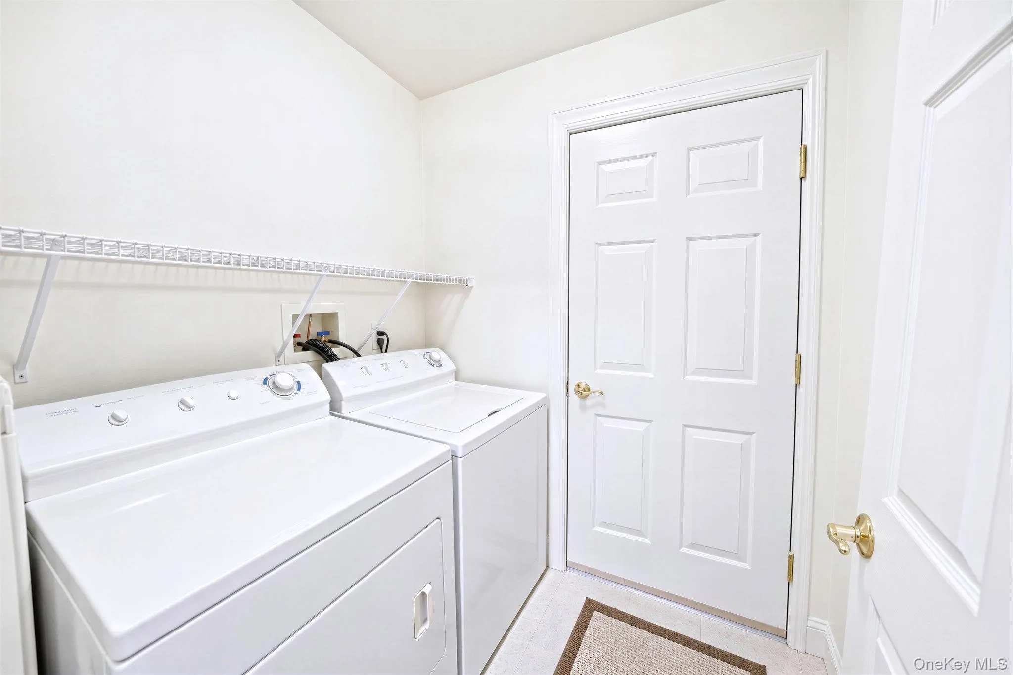 138 Maya Circle, Islip, NY, 2 Bedrooms Bedrooms, 7 Rooms Rooms,1 BathroomBathrooms,Residential,For Rent,Maya,0,1063111 138 Maya Circle, Islip, NY, 2 Bedrooms Bedrooms, 7 Rooms Rooms,1 BathroomBathrooms,Residential,For Rent,Maya,0,1063111