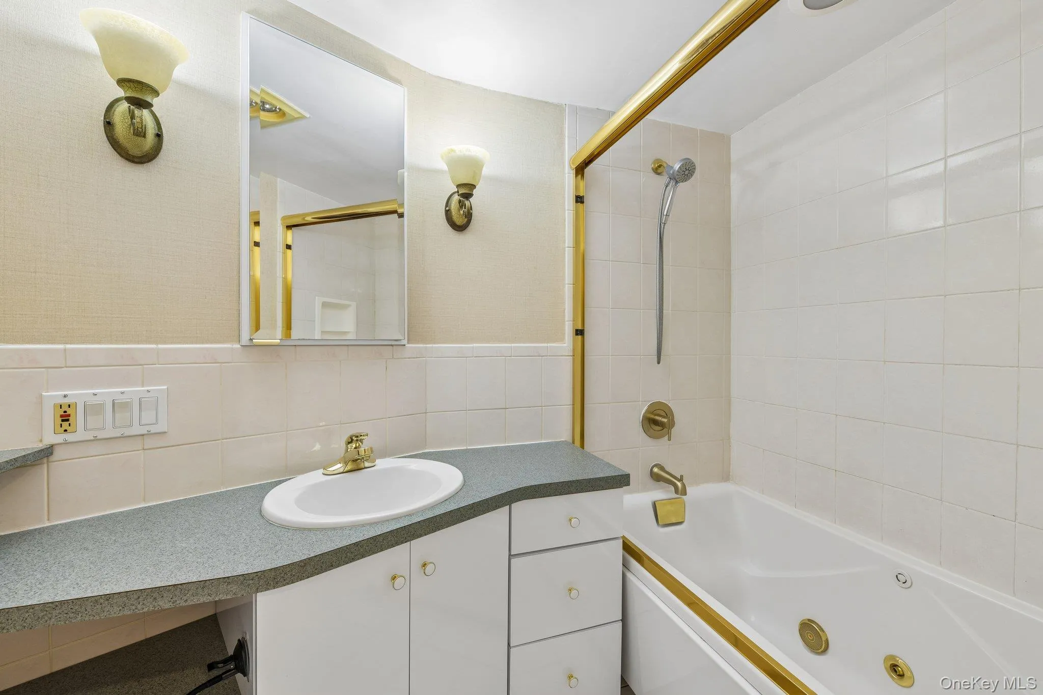 Main Bath with Tub Main Bath with Tub