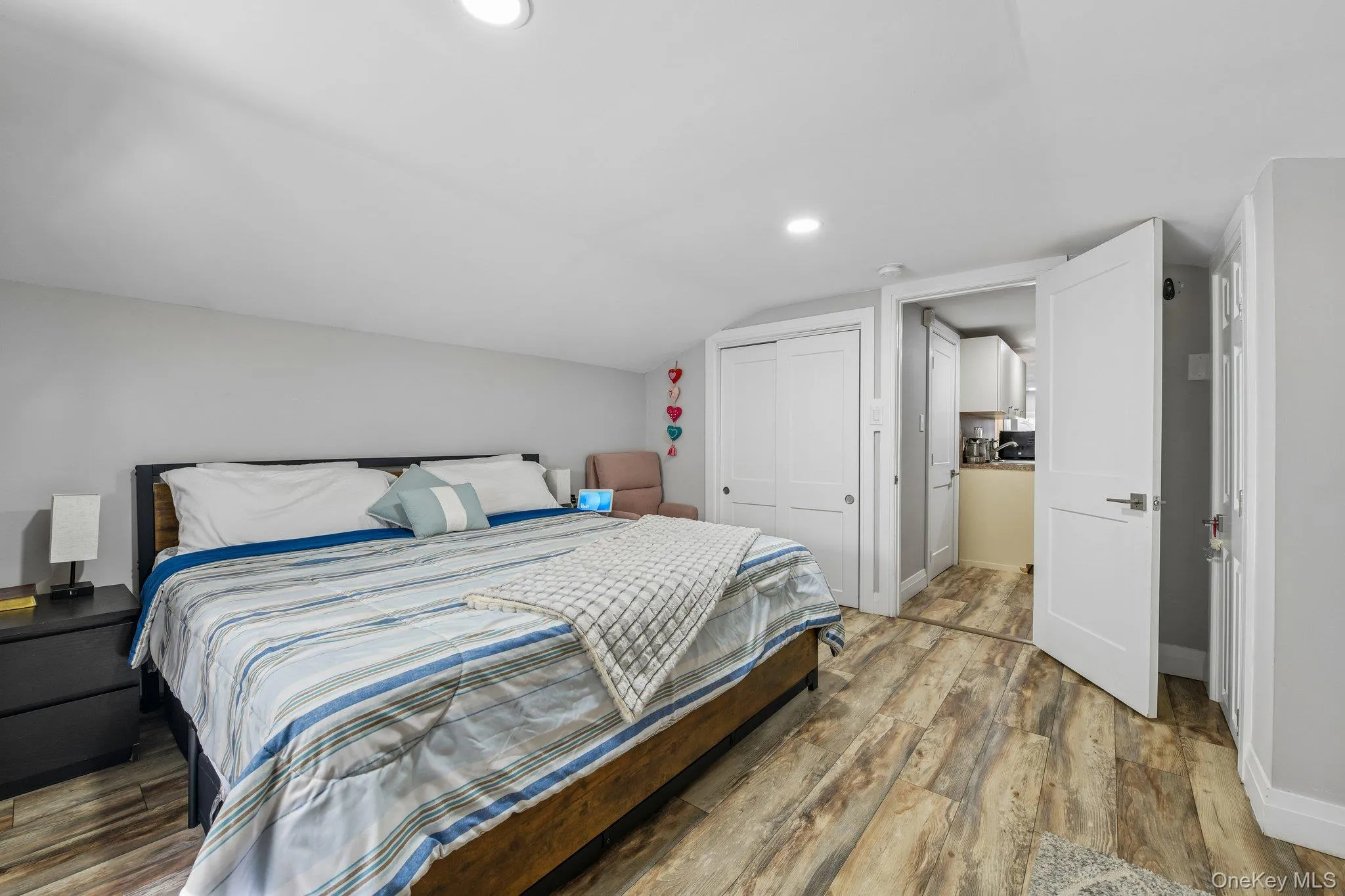5th Bedroom 2nd Floor 13'5"x13'7" 5th Bedroom 2nd Floor 13'5"x13'7"