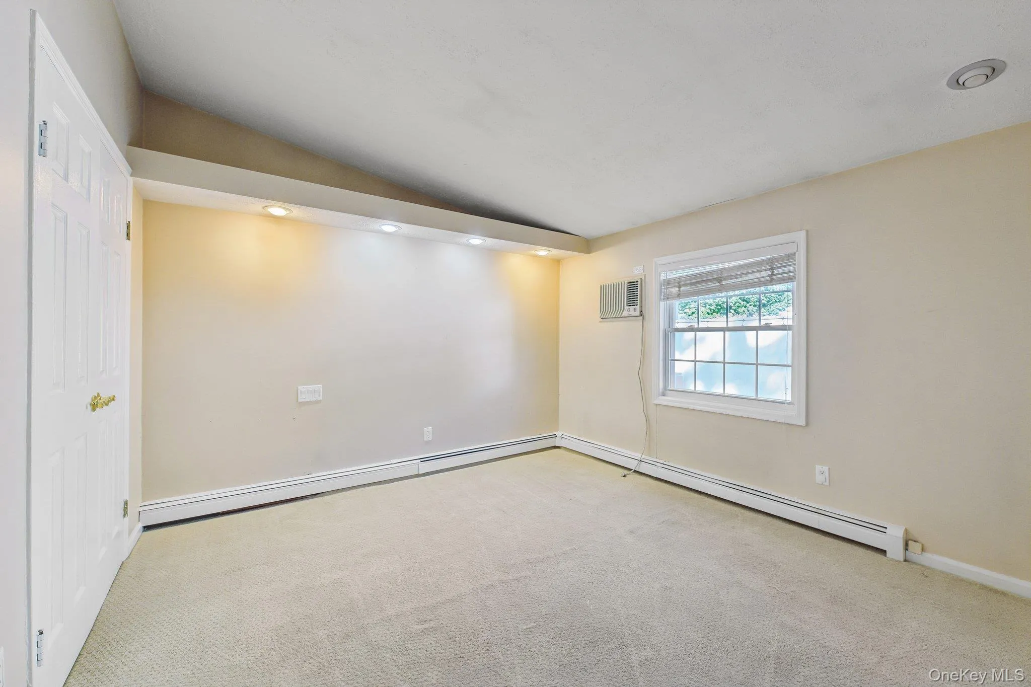 2nd Bedroom 11'4"x11'11" 2nd Bedroom 11'4"x11'11"