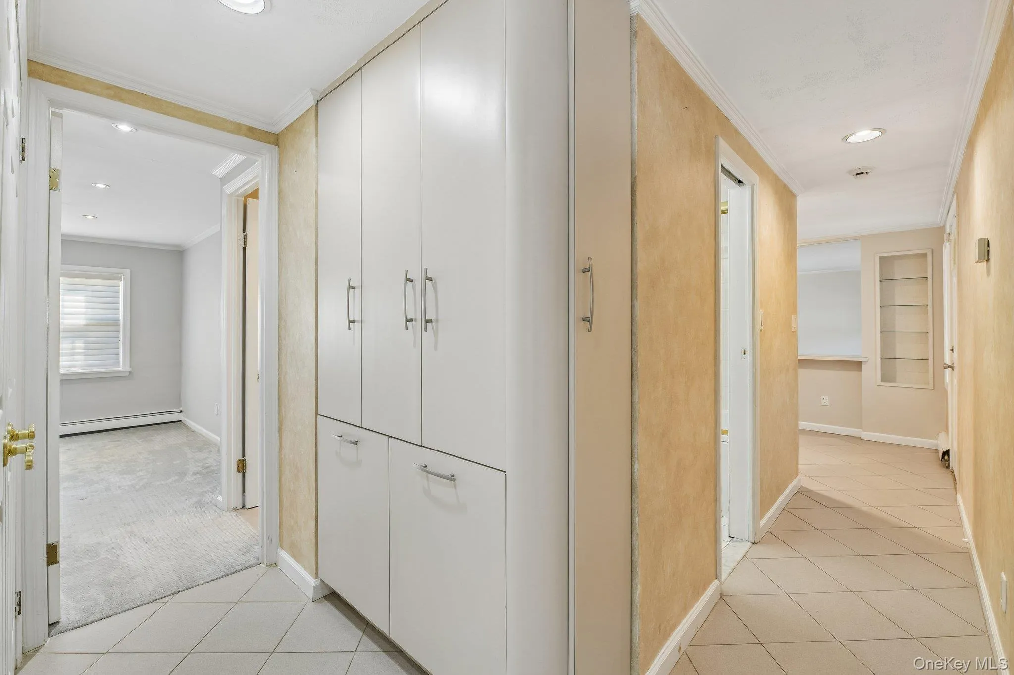 Hall with Built-ins Hall with Built-ins