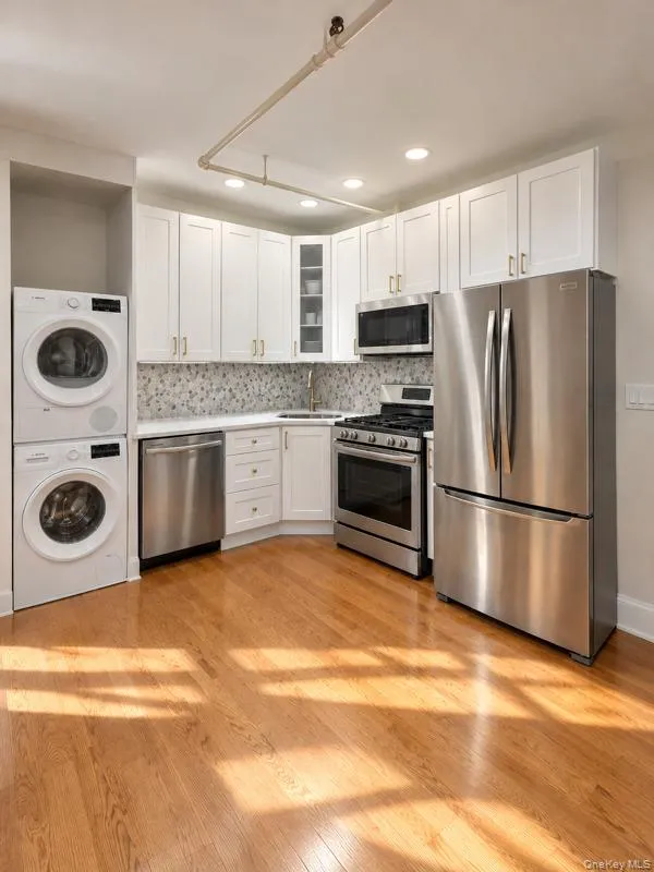 189 Gates Avenue, New York, NY, 3 Bedroom Bedrooms, 9 Room Rooms,3 BathroomBathrooms,Residential Lease,For Rent,Gates Avenue,0,1063126 189 Gates Avenue, New York, NY, 3 Bedroom Bedrooms, 9 Room Rooms,3 BathroomBathrooms,Residential Lease,For Rent,Gates Avenue,0,1063126