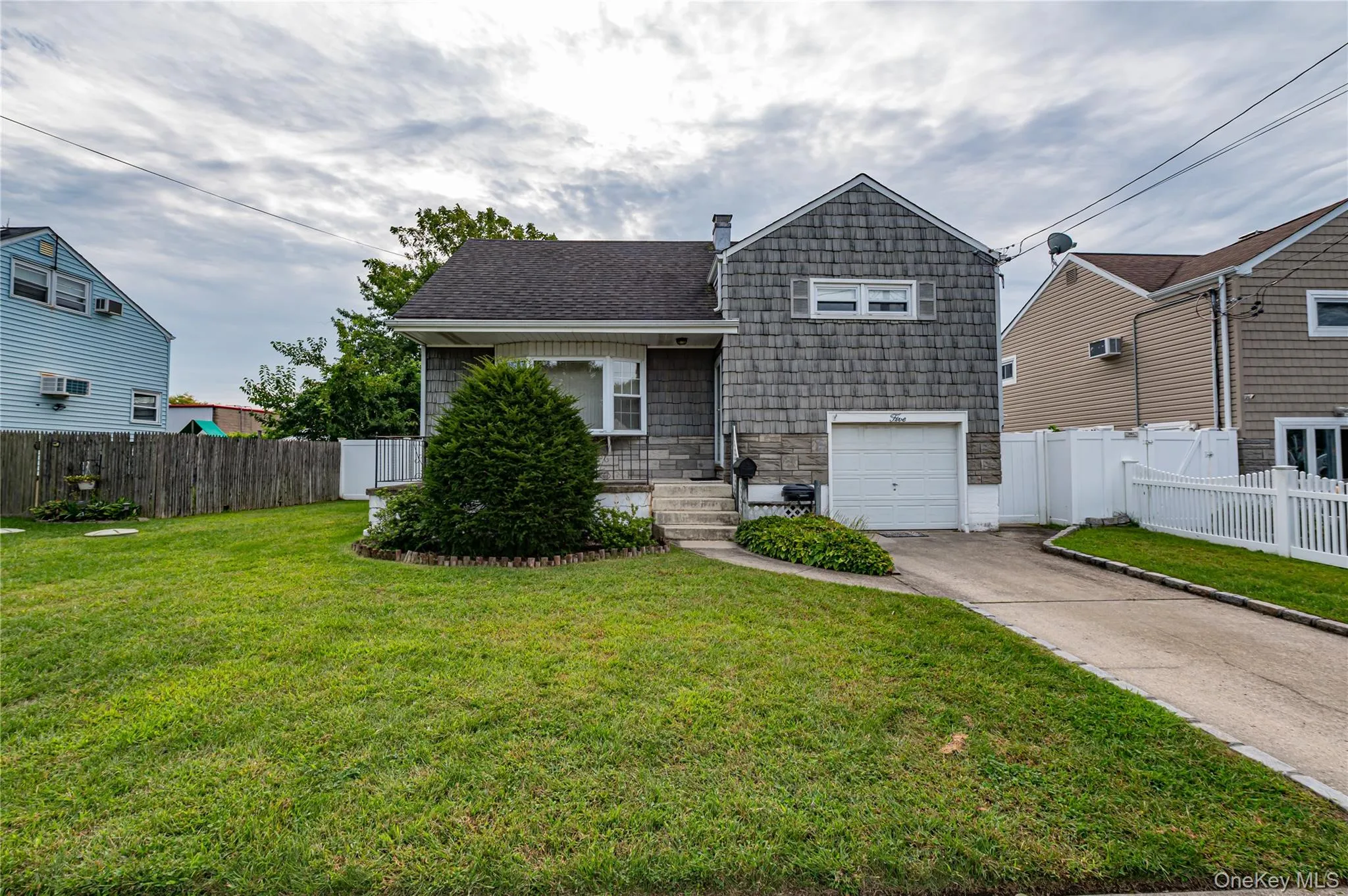 5 Floyd Street, Babylon, NY, 3 Bedrooms Bedrooms, 7 Rooms Rooms,1 BathroomBathrooms,Residential,For Rent,Floyd,0,1063135 5 Floyd Street, Babylon, NY, 3 Bedrooms Bedrooms, 7 Rooms Rooms,1 BathroomBathrooms,Residential,For Rent,Floyd,0,1063135