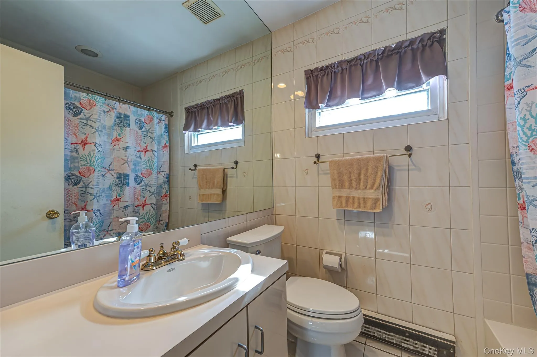 Bathroom (2nd floor) Bathroom (2nd floor)
