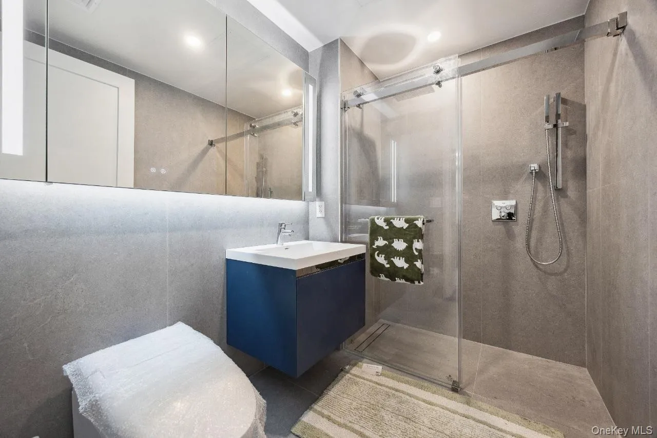 143-58 38th Avenue, New York, NY, 1 Bedroom Bedrooms, 3 Rooms Rooms,1 BathroomBathrooms,Residential Lease,For Rent,38th,0,1063140 143-58 38th Avenue, New York, NY, 1 Bedroom Bedrooms, 3 Rooms Rooms,1 BathroomBathrooms,Residential Lease,For Rent,38th,0,1063140