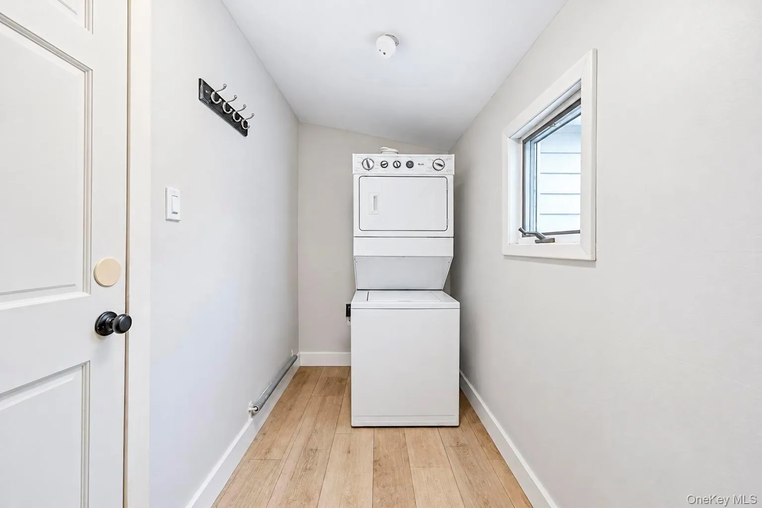 79 Grandview Drive, Brookhaven, NY, 5 Bedrooms Bedrooms, 9 Rooms Rooms,3 BathroomsBathrooms,Residential,For Rent,Grandview,0,1063141 79 Grandview Drive, Brookhaven, NY, 5 Bedrooms Bedrooms, 9 Rooms Rooms,3 BathroomsBathrooms,Residential,For Rent,Grandview,0,1063141