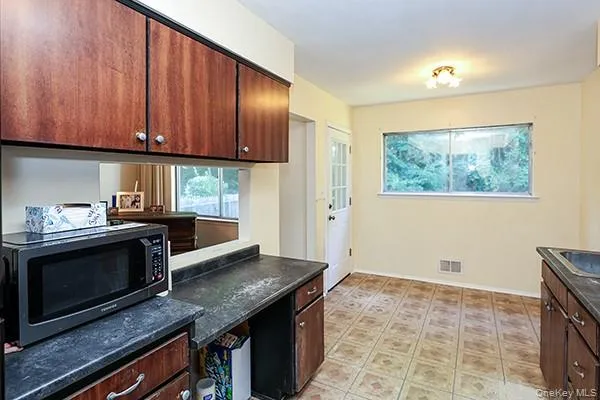 108 Sugar Toms Lane, Oyster Bay, NY, 3 Bedrooms Bedrooms, 8 Rooms Rooms,2 BathroomsBathrooms,Residential,For Rent,Sugar Toms,0,1063144 108 Sugar Toms Lane, Oyster Bay, NY, 3 Bedrooms Bedrooms, 8 Rooms Rooms,2 BathroomsBathrooms,Residential,For Rent,Sugar Toms,0,1063144