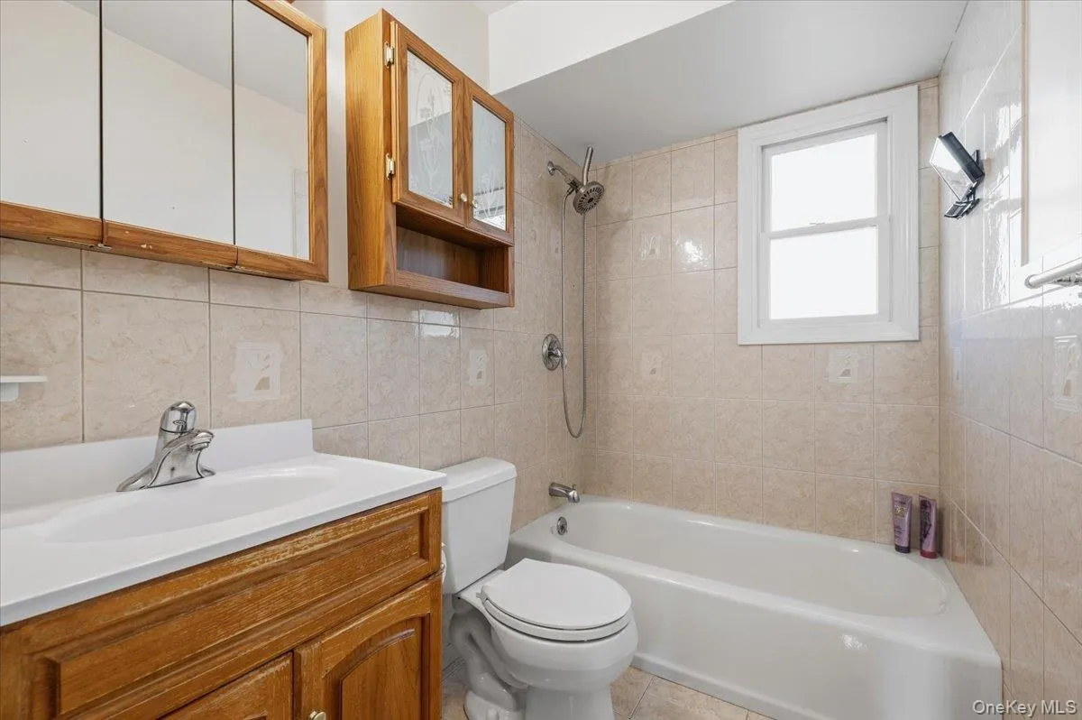 14 Sycamore Avenue, Oyster Bay, NY, 4 Bedrooms Bedrooms, 10 Rooms Rooms,3 BathroomsBathrooms,Residential Lease,For Rent,Sycamore,0,1063147 14 Sycamore Avenue, Oyster Bay, NY, 4 Bedrooms Bedrooms, 10 Rooms Rooms,3 BathroomsBathrooms,Residential Lease,For Rent,Sycamore,0,1063147