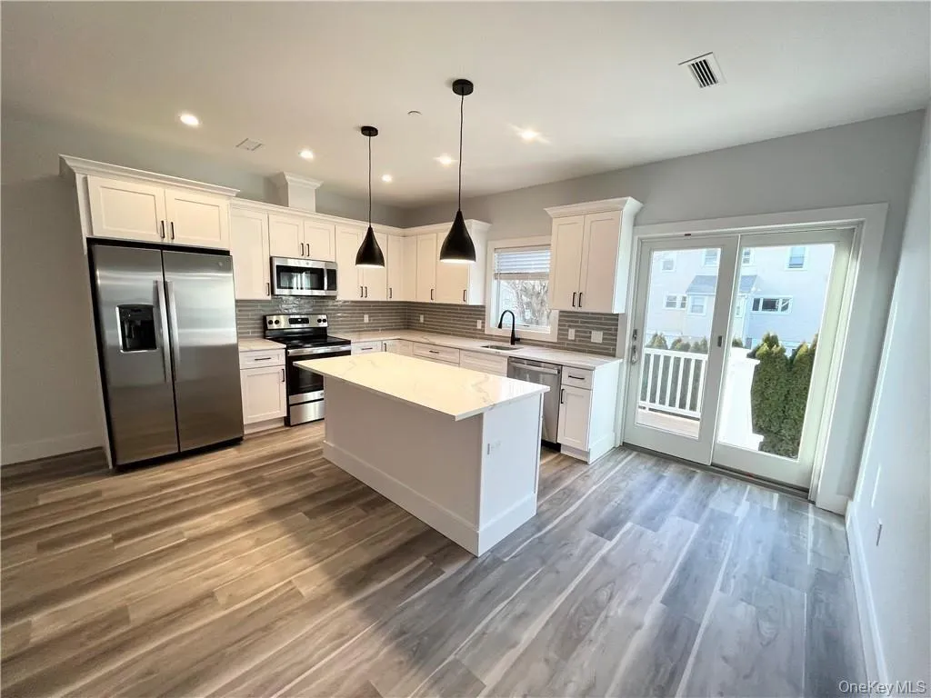 195 Park Avenue, Harrison, NY, 3 Bedroom Bedrooms, 7 Room Rooms,3 BathroomBathrooms,Residential Lease,For Rent,Park,0,1063172 195 Park Avenue, Harrison, NY, 3 Bedroom Bedrooms, 7 Room Rooms,3 BathroomBathrooms,Residential Lease,For Rent,Park,0,1063172