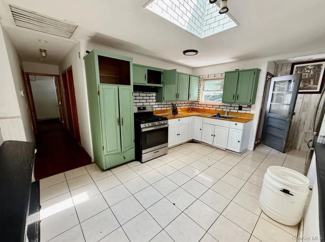 142 Palmer Street, Islip, NY, 4 Bedrooms Bedrooms, 8 Rooms Rooms,1 BathroomBathrooms,Residential,For Rent,Palmer,0,1063182 142 Palmer Street, Islip, NY, 4 Bedrooms Bedrooms, 8 Rooms Rooms,1 BathroomBathrooms,Residential,For Rent,Palmer,0,1063182