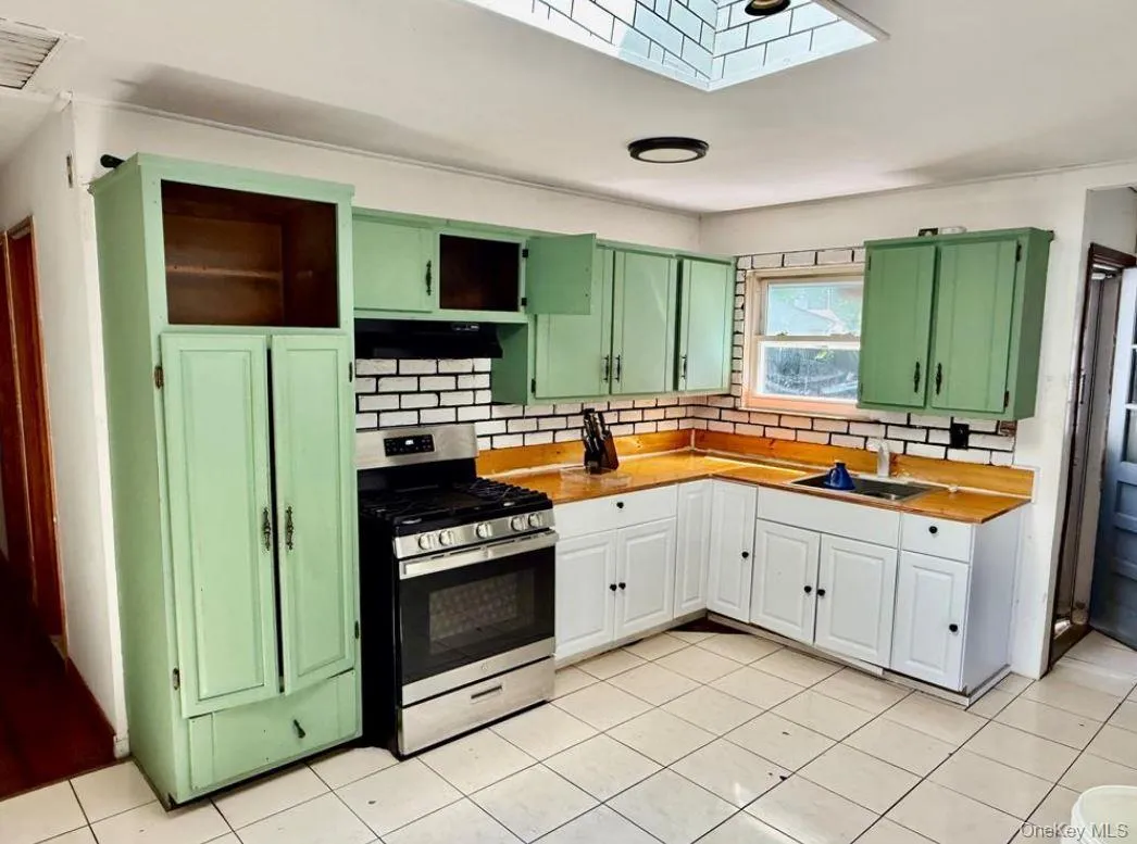 142 Palmer Street, Islip, NY, 4 Bedrooms Bedrooms, 8 Rooms Rooms,1 BathroomBathrooms,Residential,For Rent,Palmer,0,1063182 142 Palmer Street, Islip, NY, 4 Bedrooms Bedrooms, 8 Rooms Rooms,1 BathroomBathrooms,Residential,For Rent,Palmer,0,1063182