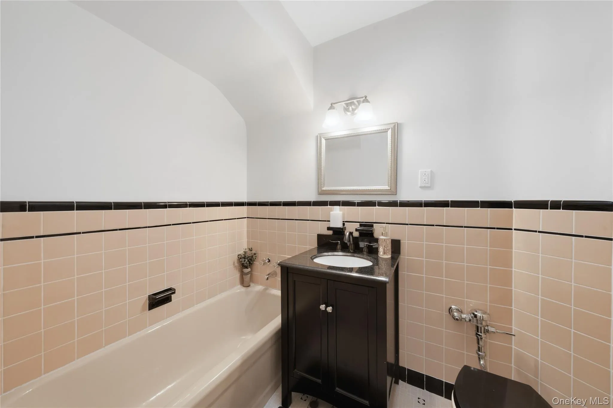 62-16 84th Street, New York, NY, 2 Bedrooms Bedrooms, 7 Rooms Rooms,1 BathroomBathrooms,Residential,For Rent,84th,0,1063198 62-16 84th Street, New York, NY, 2 Bedrooms Bedrooms, 7 Rooms Rooms,1 BathroomBathrooms,Residential,For Rent,84th,0,1063198