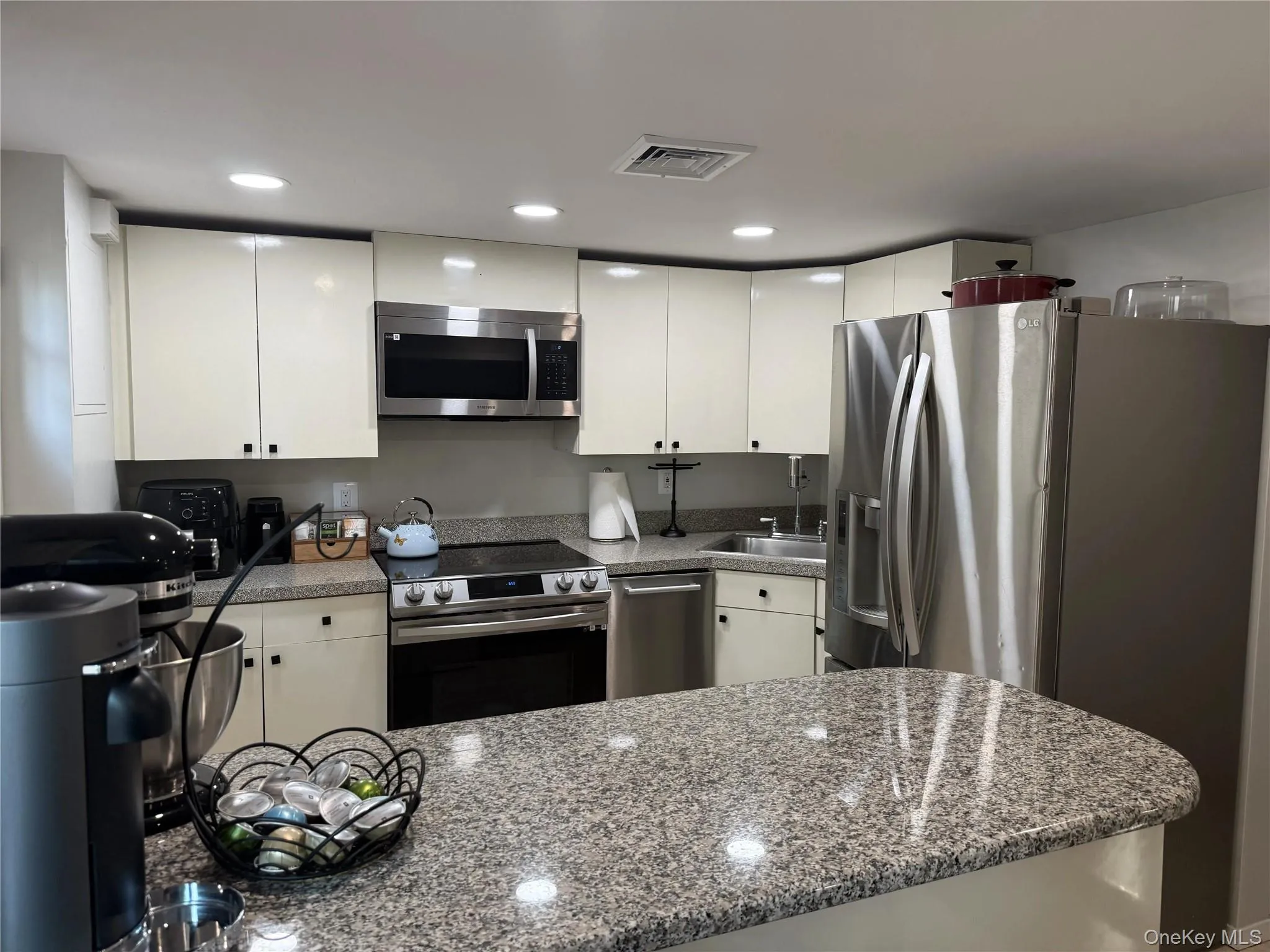 3681 Richard Lane, Hempstead, NY, 5 Bedrooms Bedrooms, 11 Rooms Rooms,3 BathroomsBathrooms,Residential,For Rent,Richard,0,1063220 3681 Richard Lane, Hempstead, NY, 5 Bedrooms Bedrooms, 11 Rooms Rooms,3 BathroomsBathrooms,Residential,For Rent,Richard,0,1063220