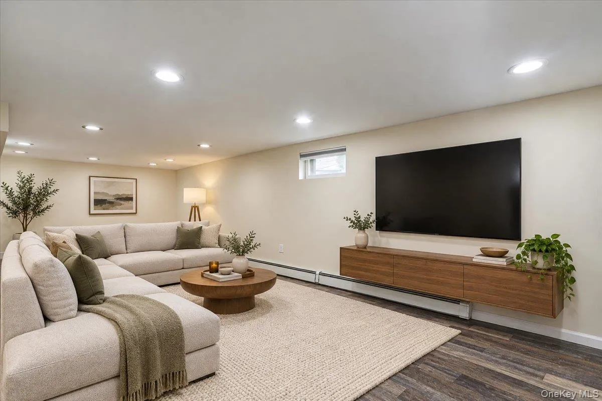 224 Oak Street, Hempstead, NY, 3 Bedrooms Bedrooms, 6 Rooms Rooms,3 BathroomsBathrooms,Residential,For Rent,Oak,0,1063221 224 Oak Street, Hempstead, NY, 3 Bedrooms Bedrooms, 6 Rooms Rooms,3 BathroomsBathrooms,Residential,For Rent,Oak,0,1063221