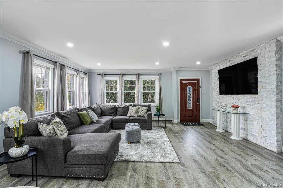 224 Oak Street, Hempstead, NY, 3 Bedrooms Bedrooms, 6 Rooms Rooms,3 BathroomsBathrooms,Residential,For Rent,Oak,0,1063221 224 Oak Street, Hempstead, NY, 3 Bedrooms Bedrooms, 6 Rooms Rooms,3 BathroomsBathrooms,Residential,For Rent,Oak,0,1063221