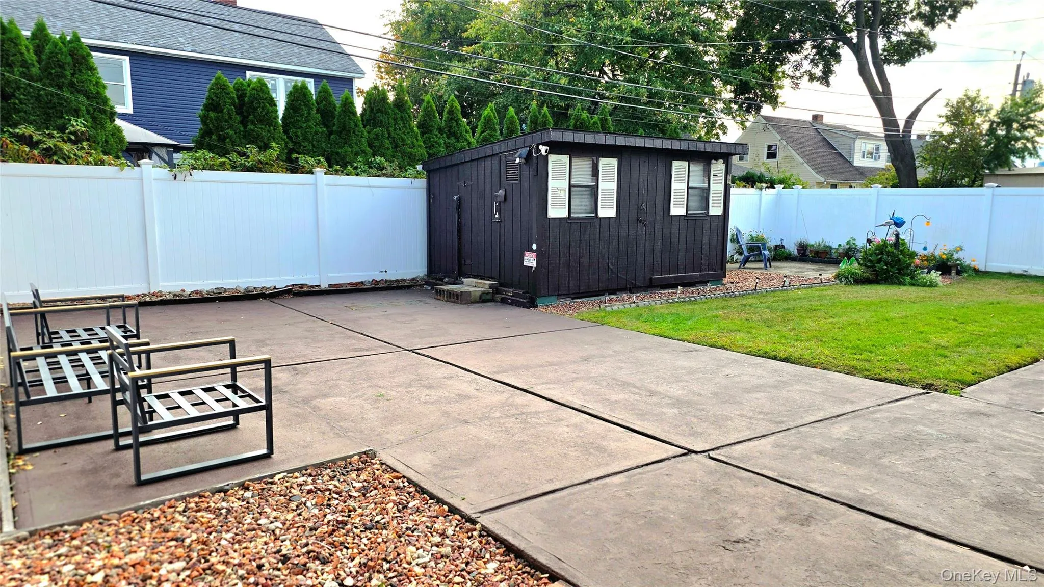 Full Access To Back Yard Full Access To Back Yard