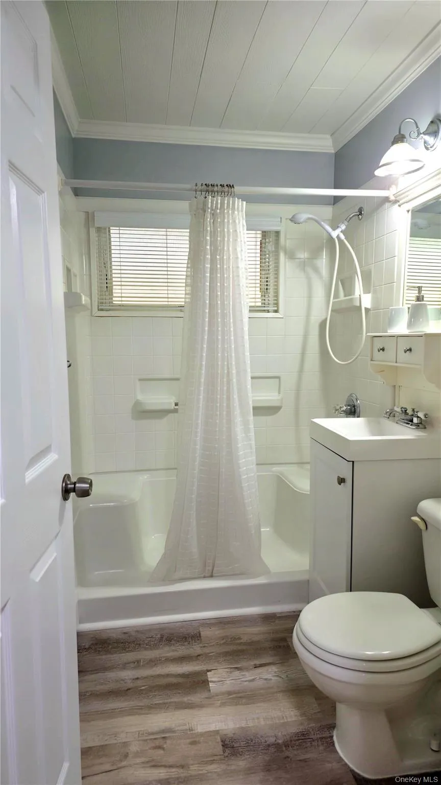 Full Bathroom Full Bathroom