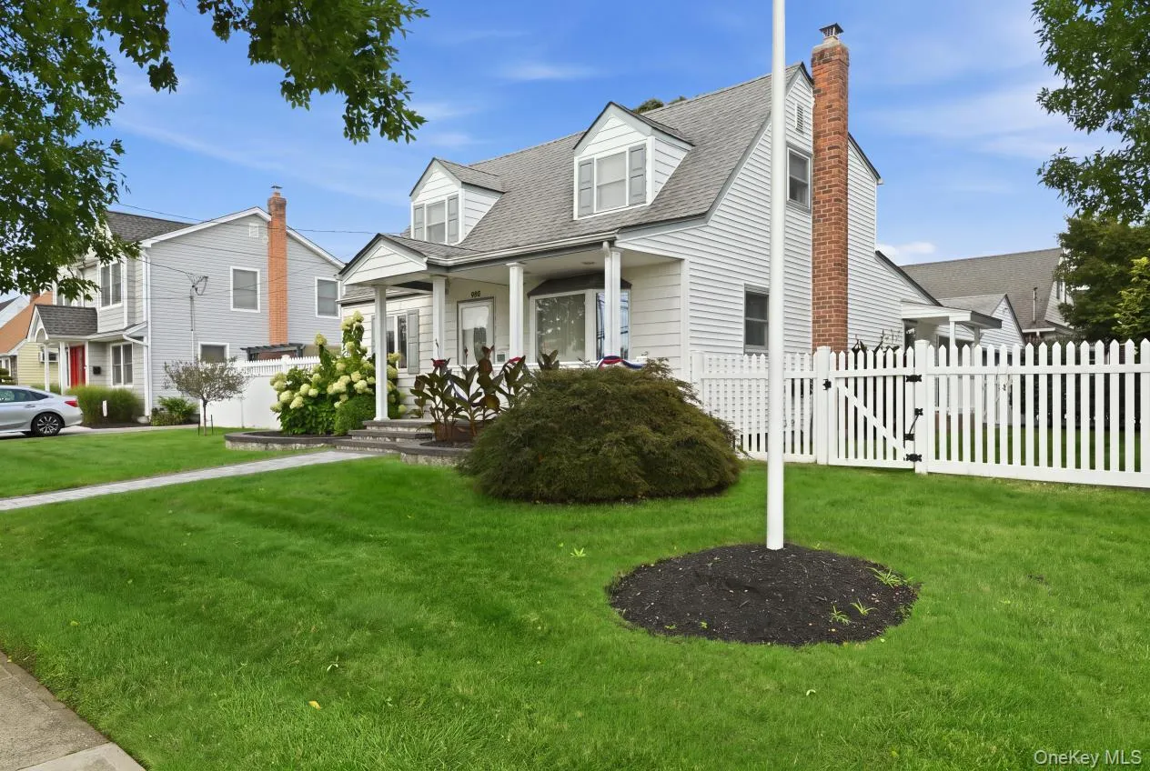 980 Washington Avenue, Hempstead, NY, 4 Bedrooms Bedrooms, 8 Rooms Rooms,2 BathroomsBathrooms,Residential,For Rent,Washington,0,1063230 980 Washington Avenue, Hempstead, NY, 4 Bedrooms Bedrooms, 8 Rooms Rooms,2 BathroomsBathrooms,Residential,For Rent,Washington,0,1063230