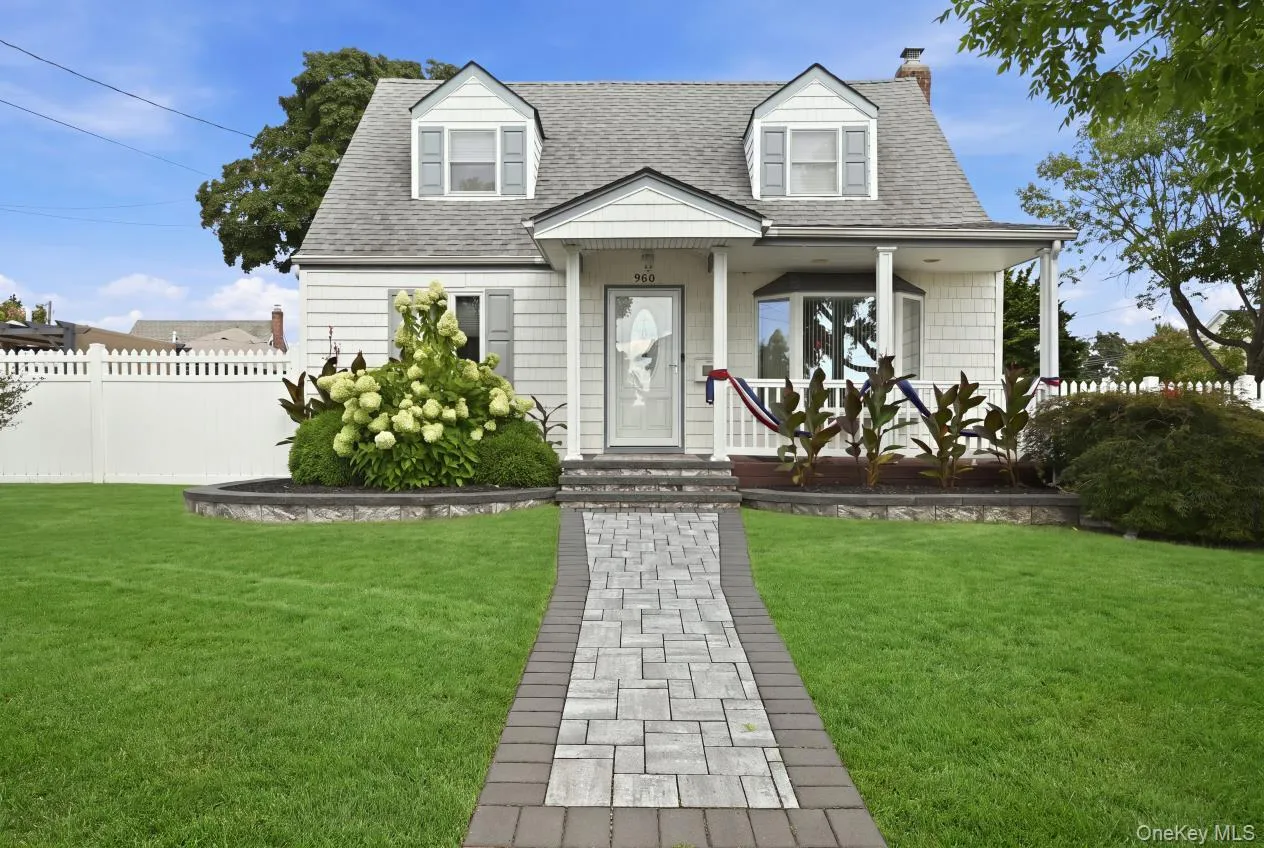 980 Washington Avenue, Hempstead, NY, 4 Bedrooms Bedrooms, 8 Rooms Rooms,2 BathroomsBathrooms,Residential,For Rent,Washington,0,1063230 980 Washington Avenue, Hempstead, NY, 4 Bedrooms Bedrooms, 8 Rooms Rooms,2 BathroomsBathrooms,Residential,For Rent,Washington,0,1063230