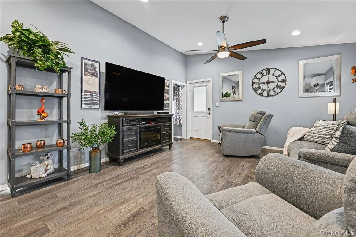 980 Washington Avenue, Hempstead, NY, 4 Bedrooms Bedrooms, 8 Rooms Rooms,2 BathroomsBathrooms,Residential,For Rent,Washington,0,1063230 980 Washington Avenue, Hempstead, NY, 4 Bedrooms Bedrooms, 8 Rooms Rooms,2 BathroomsBathrooms,Residential,For Rent,Washington,0,1063230