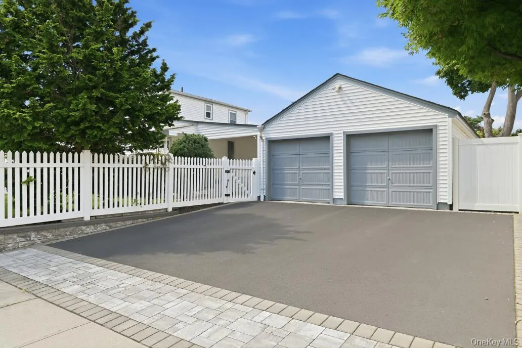 980 Washington Avenue, Hempstead, NY, 4 Bedrooms Bedrooms, 8 Rooms Rooms,2 BathroomsBathrooms,Residential,For Rent,Washington,0,1063230 980 Washington Avenue, Hempstead, NY, 4 Bedrooms Bedrooms, 8 Rooms Rooms,2 BathroomsBathrooms,Residential,For Rent,Washington,0,1063230
