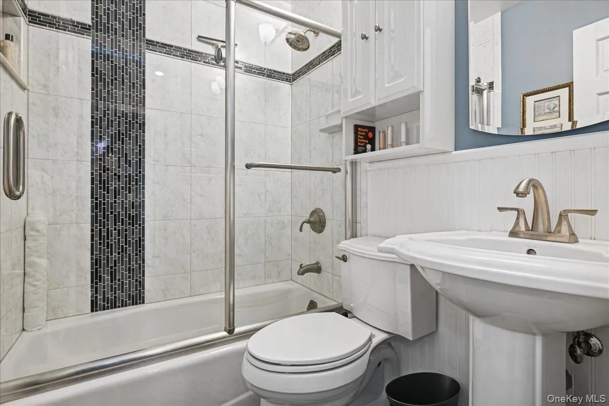 980 Washington Avenue, Hempstead, NY, 4 Bedrooms Bedrooms, 8 Rooms Rooms,2 BathroomsBathrooms,Residential,For Rent,Washington,0,1063230 980 Washington Avenue, Hempstead, NY, 4 Bedrooms Bedrooms, 8 Rooms Rooms,2 BathroomsBathrooms,Residential,For Rent,Washington,0,1063230