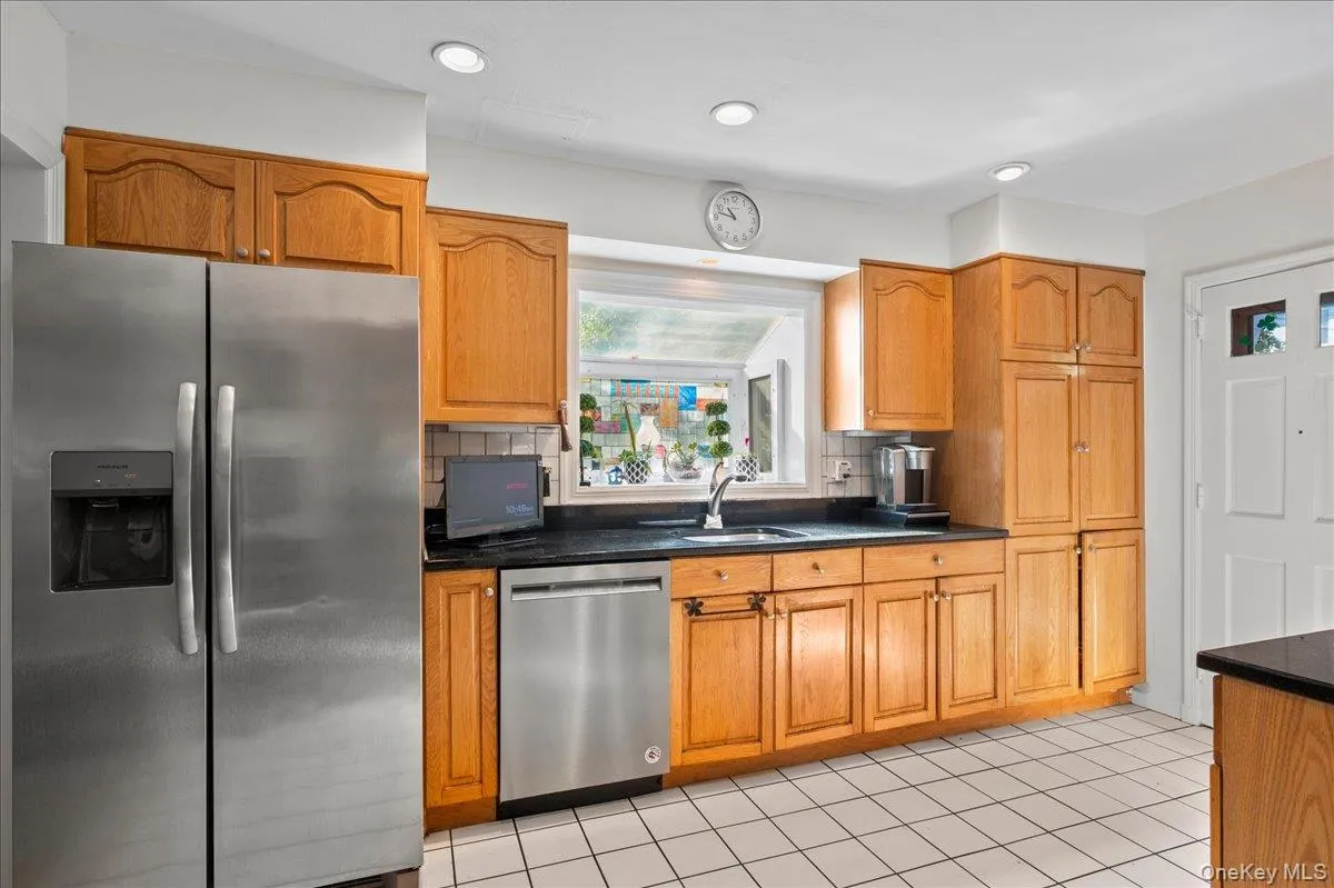46 Robins Road, New Rochelle, NY, 2 Bedrooms Bedrooms, 6 Rooms Rooms,2 BathroomsBathrooms,Residential,For Rent,Robins,0,1063261 46 Robins Road, New Rochelle, NY, 2 Bedrooms Bedrooms, 6 Rooms Rooms,2 BathroomsBathrooms,Residential,For Rent,Robins,0,1063261
